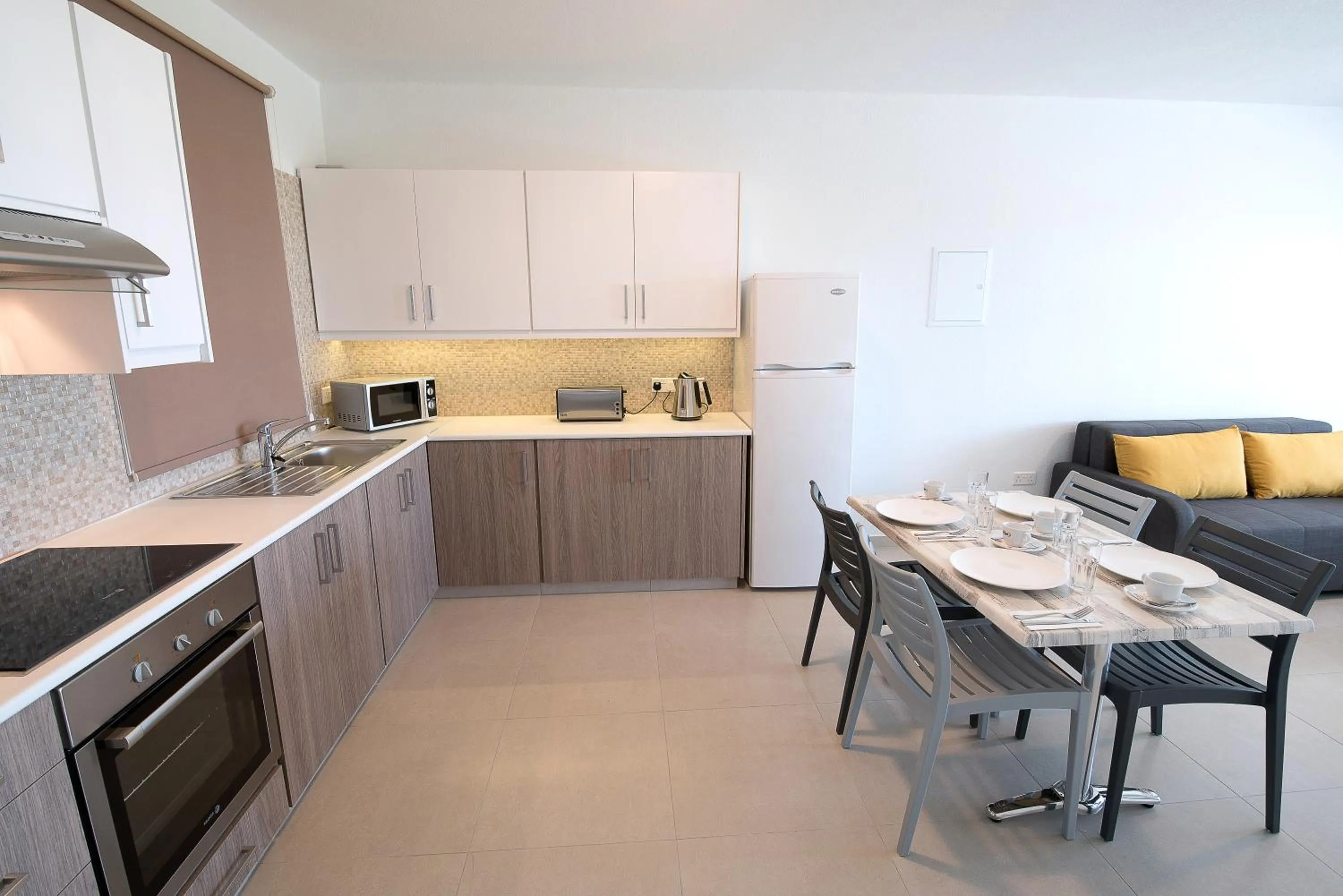 Kitchen or kitchenette in La Casa Di Napa Apartments