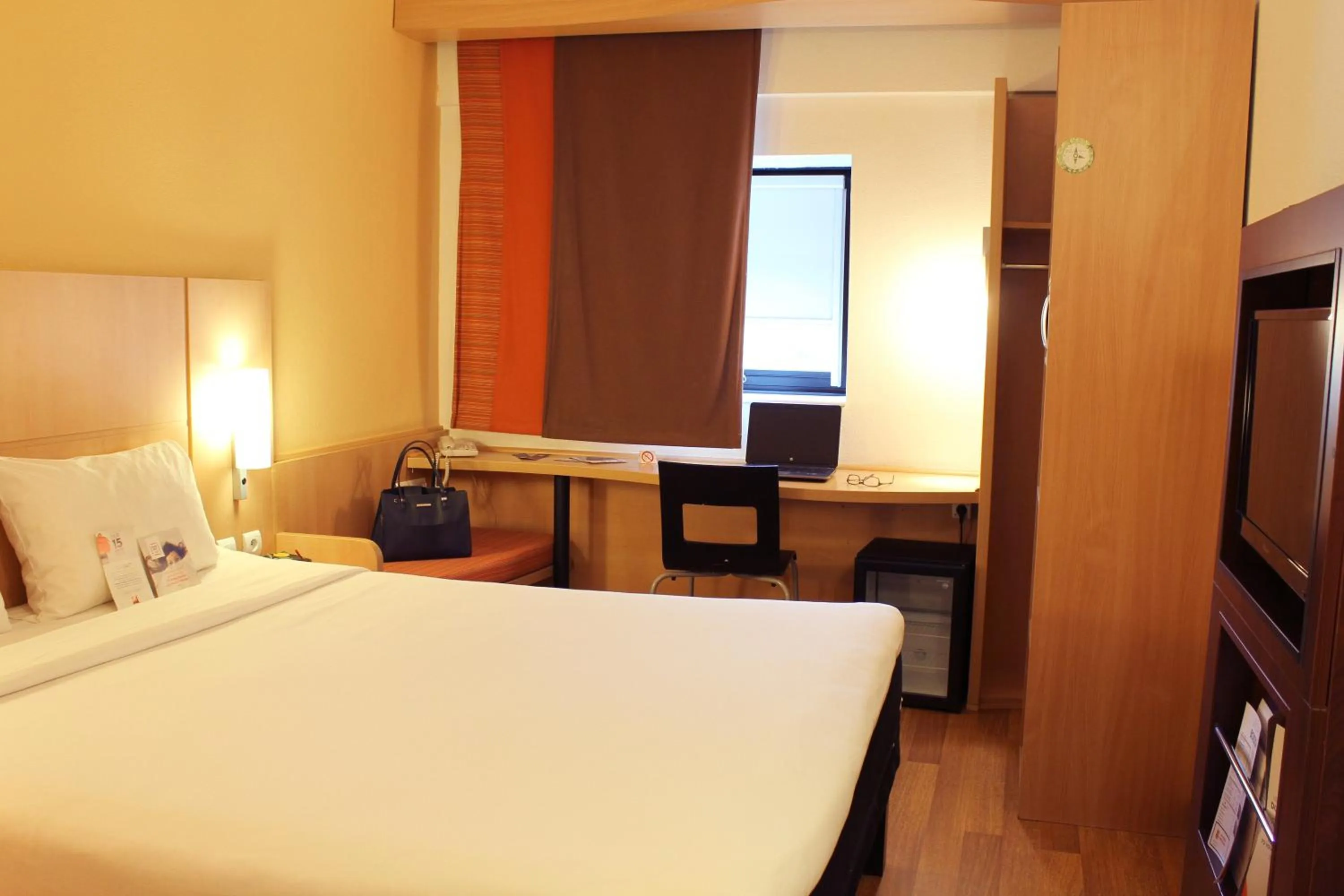 City view, Bed in Ibis Constantine