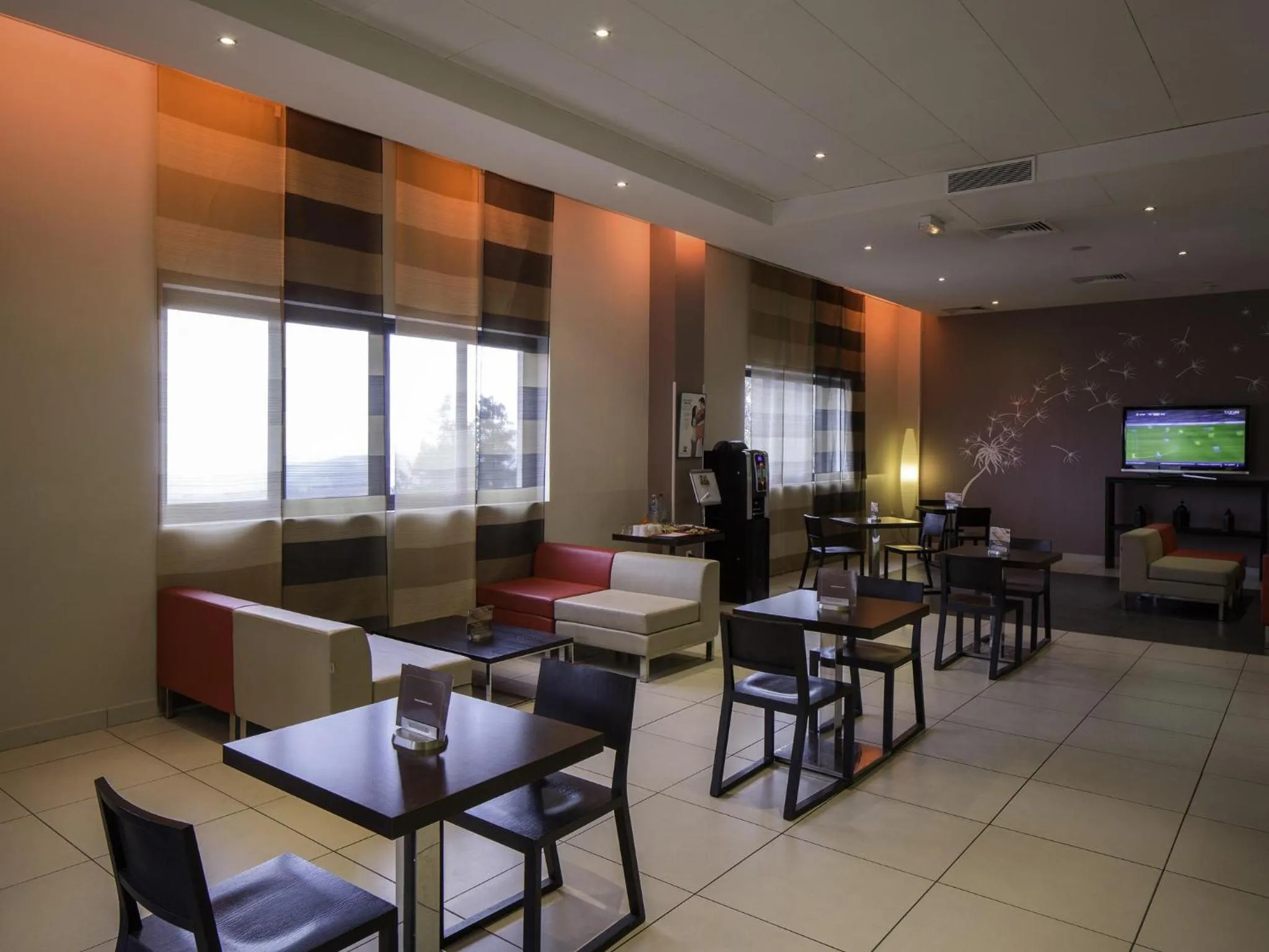 Lounge or bar in Ibis Constantine