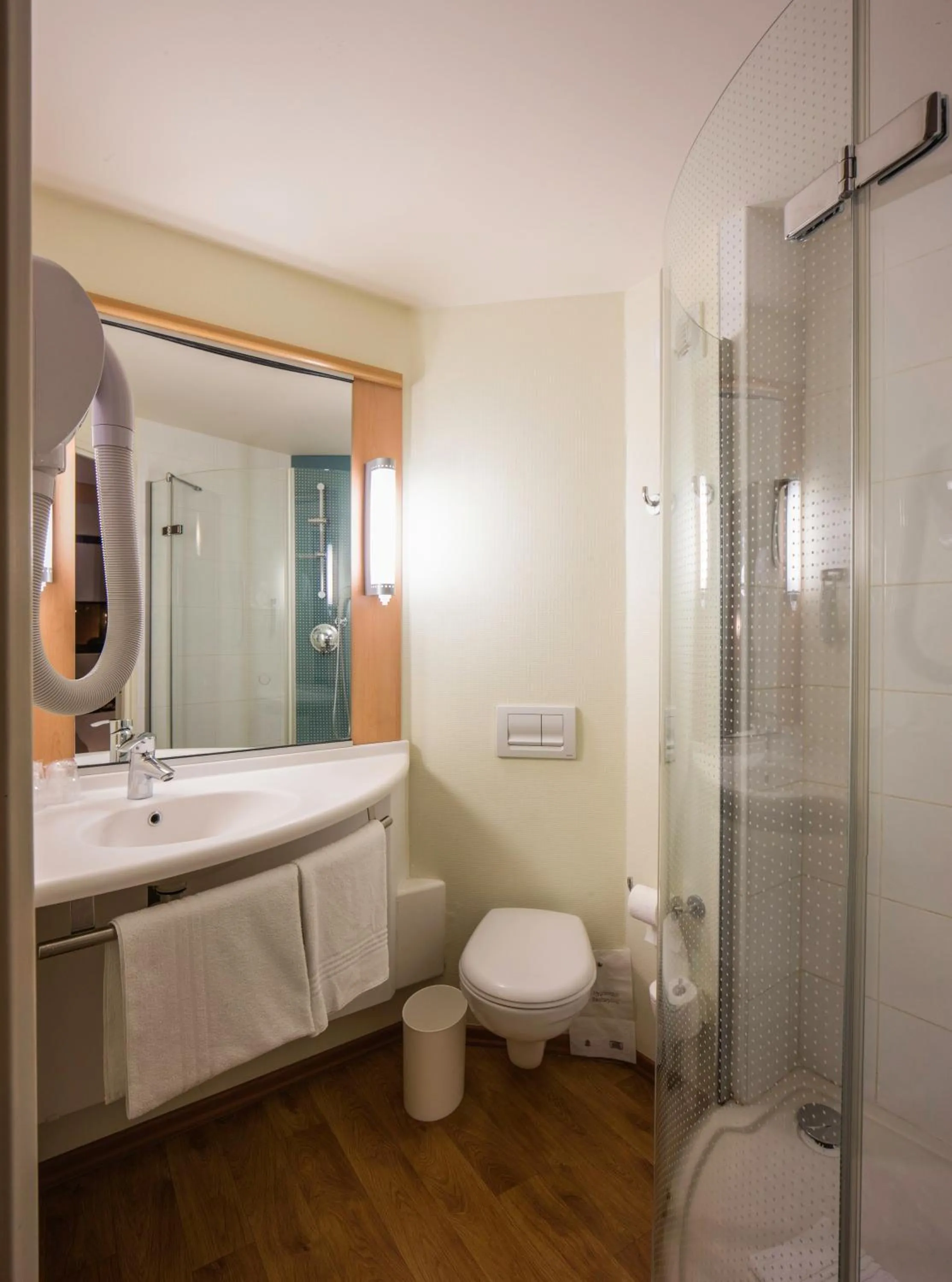 Shower in Ibis Constantine