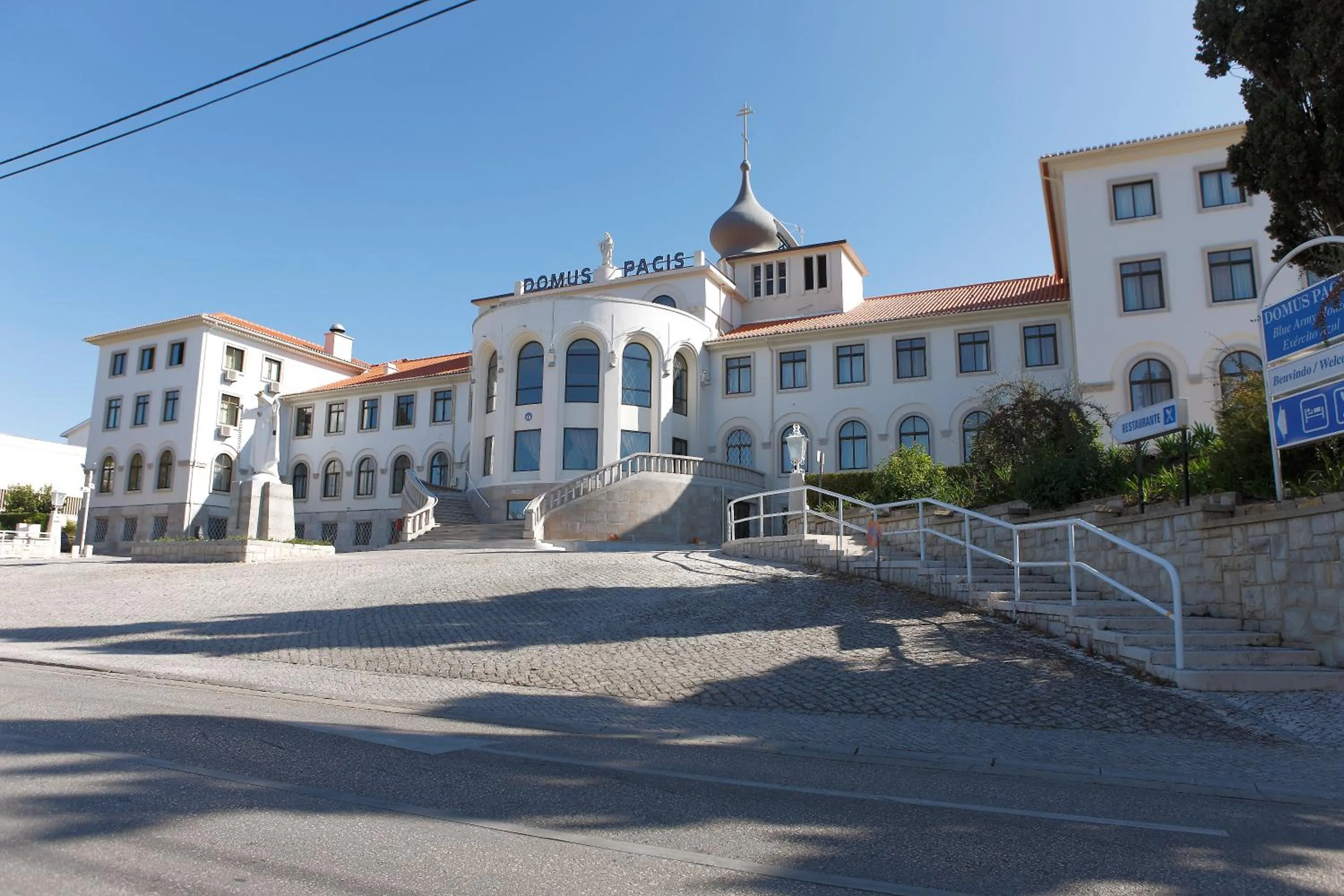 Facade/entrance in Domus Pacis Fatima Hotel