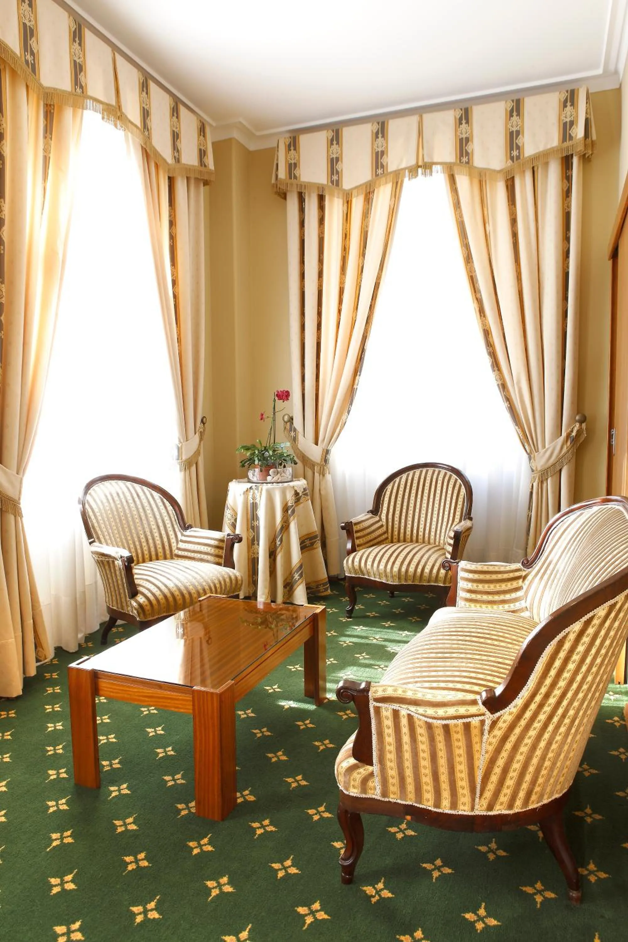 TV and multimedia in Domus Pacis Fatima Hotel