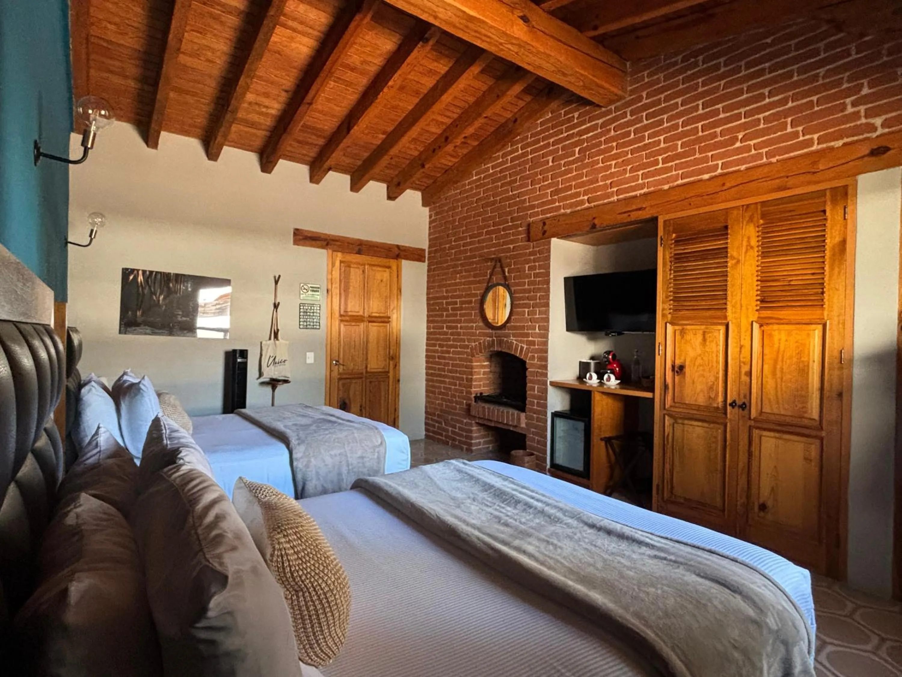 Photo of the whole room, Bed in Hotel Boutique Unico Avandaro