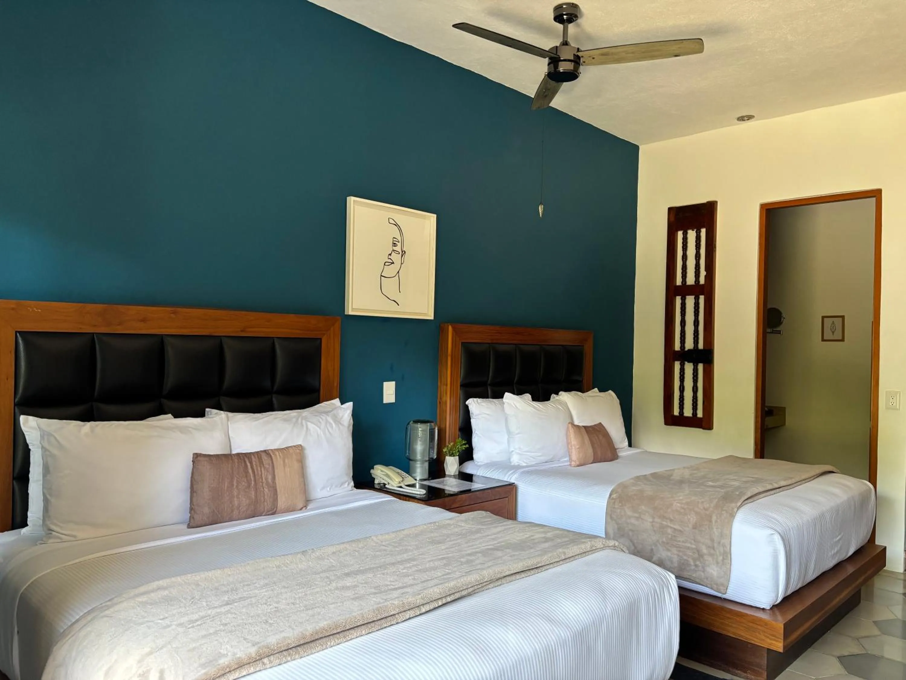 Photo of the whole room, Bed in Hotel Boutique Unico Avandaro