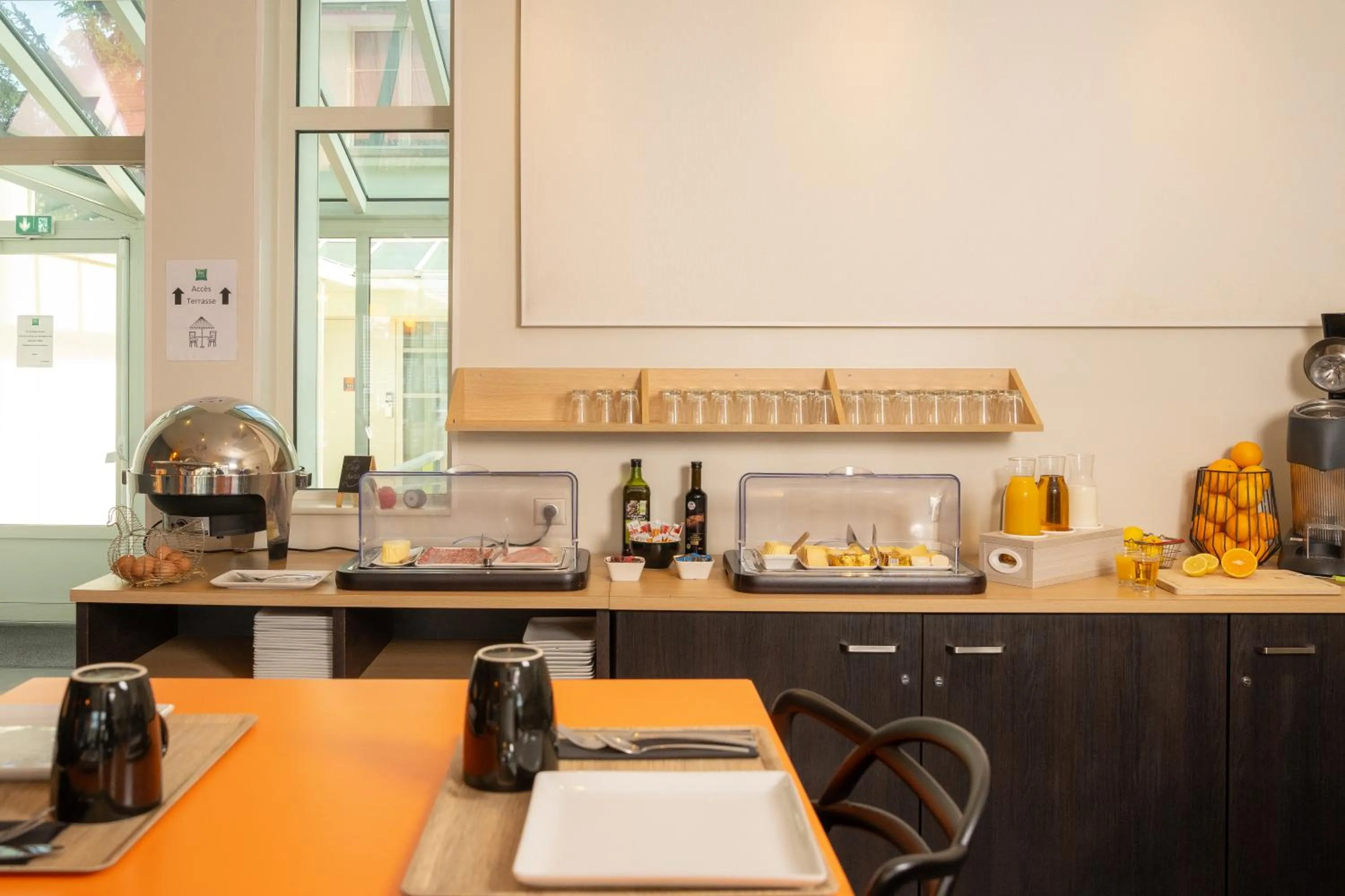 Coffee/tea facilities in ibis Styles Saumur Gare Centre