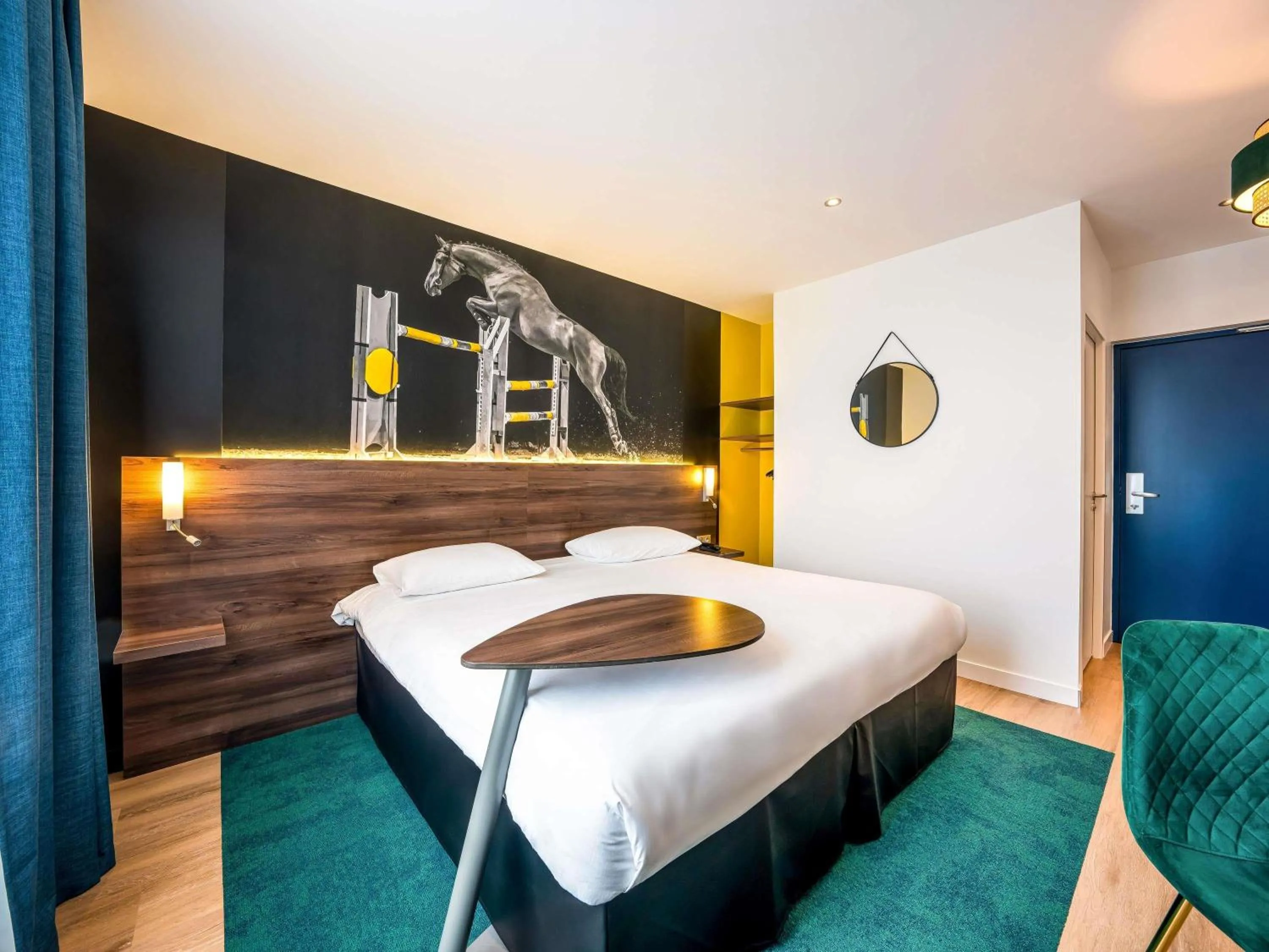 Bedroom, Bed in ibis Styles Saumur Gare Centre