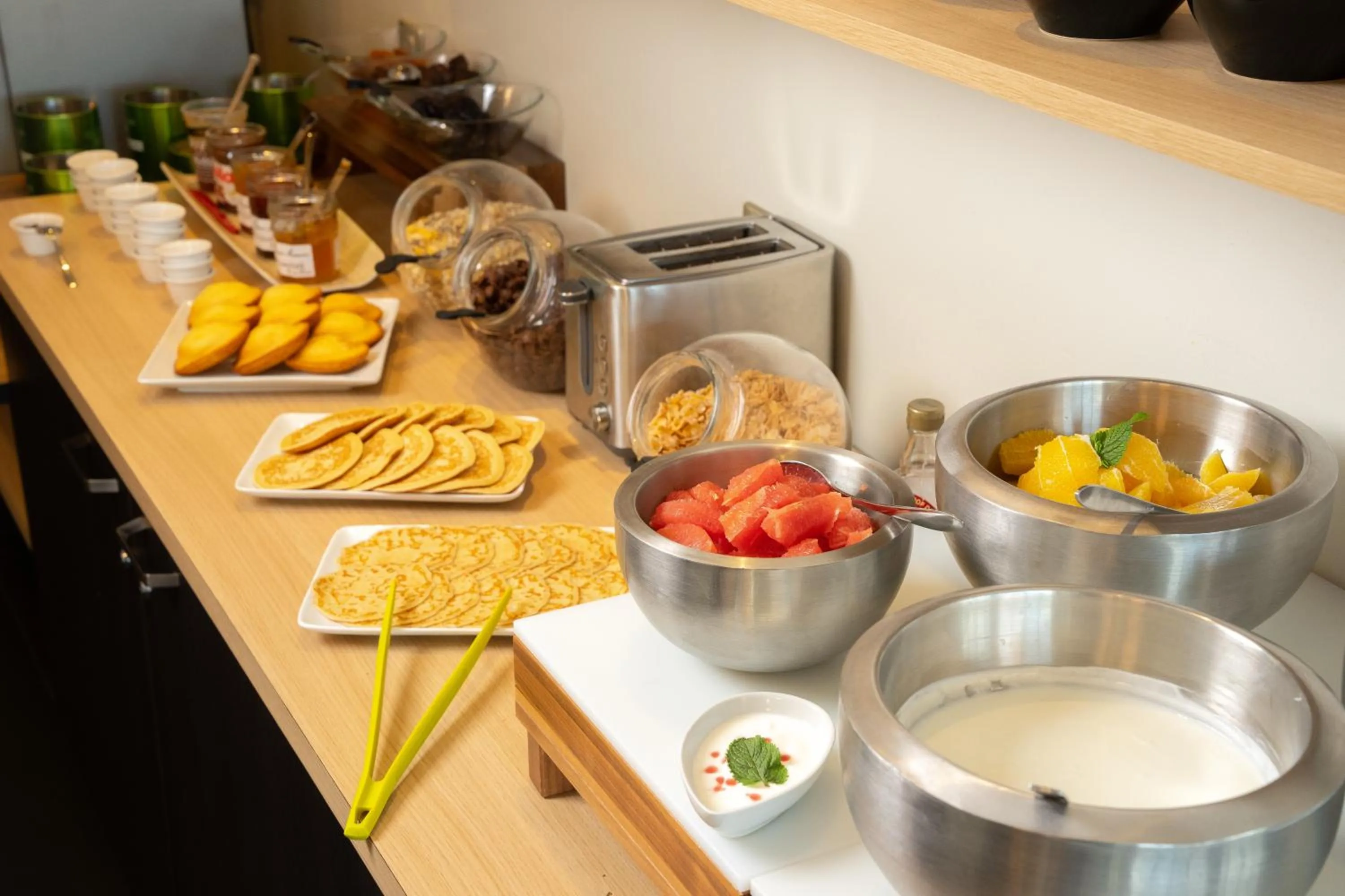 Food and drinks in ibis Styles Saumur Gare Centre