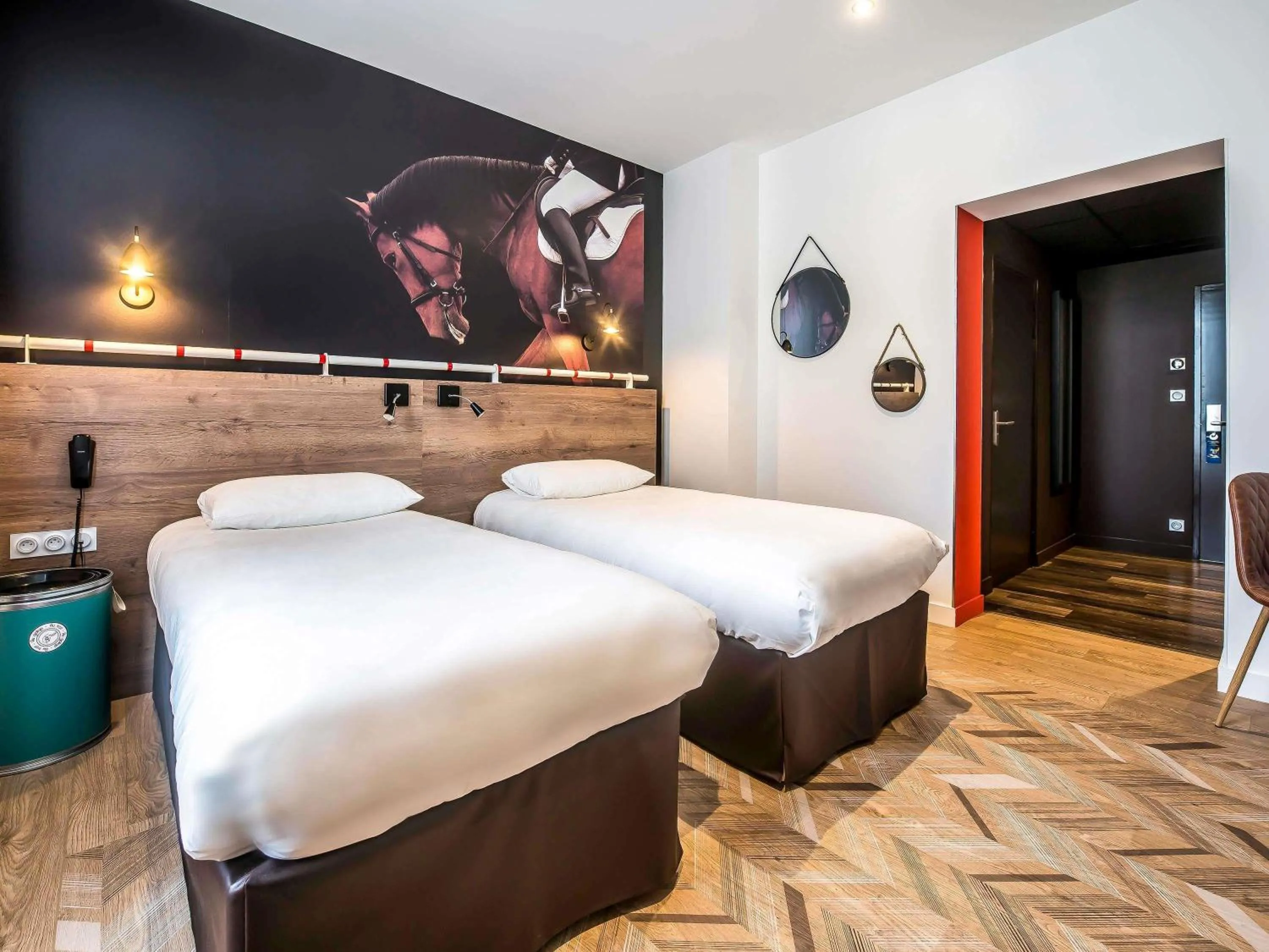 Bedroom, Bed in ibis Styles Saumur Gare Centre