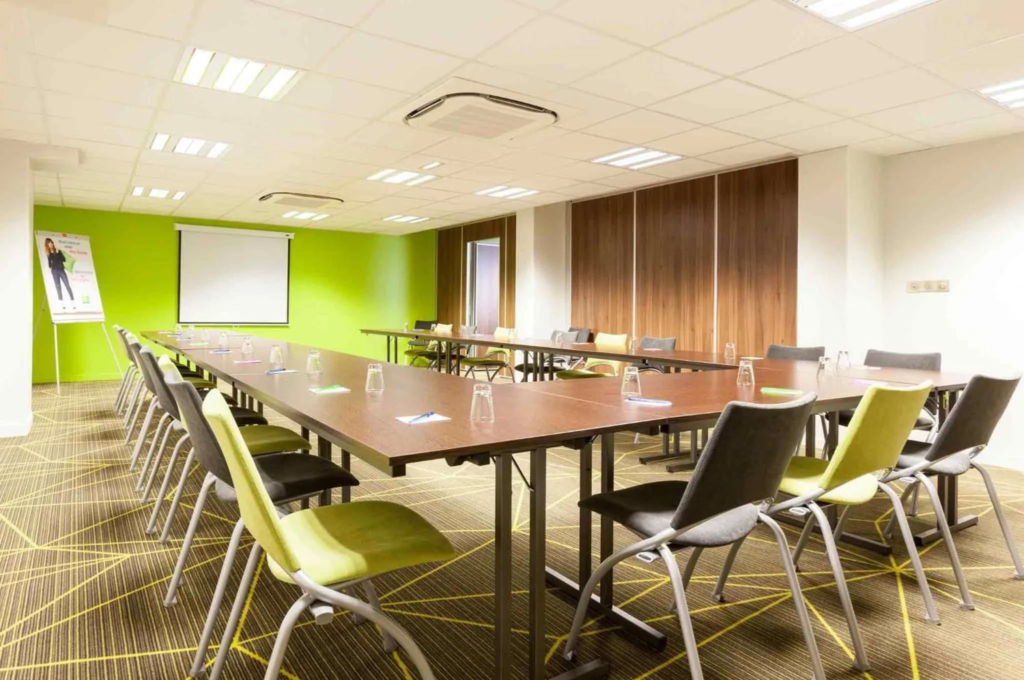 Meeting/conference room in ibis Styles Saumur Gare Centre