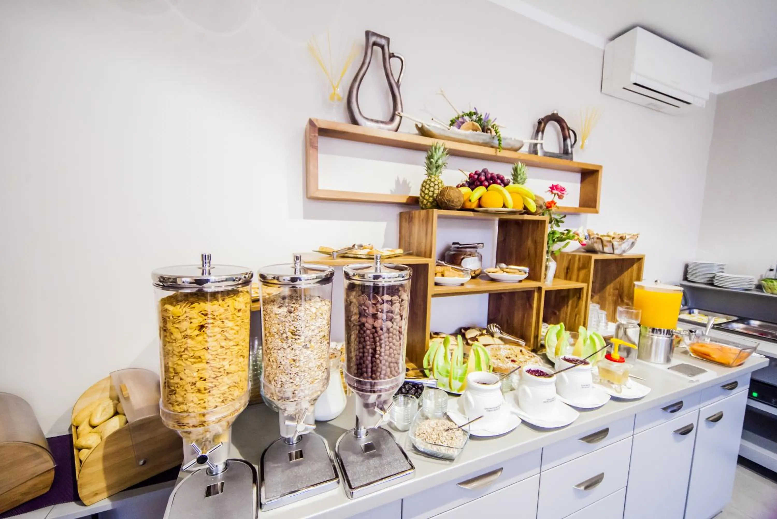 Restaurant/places to eat in Hotel Confort