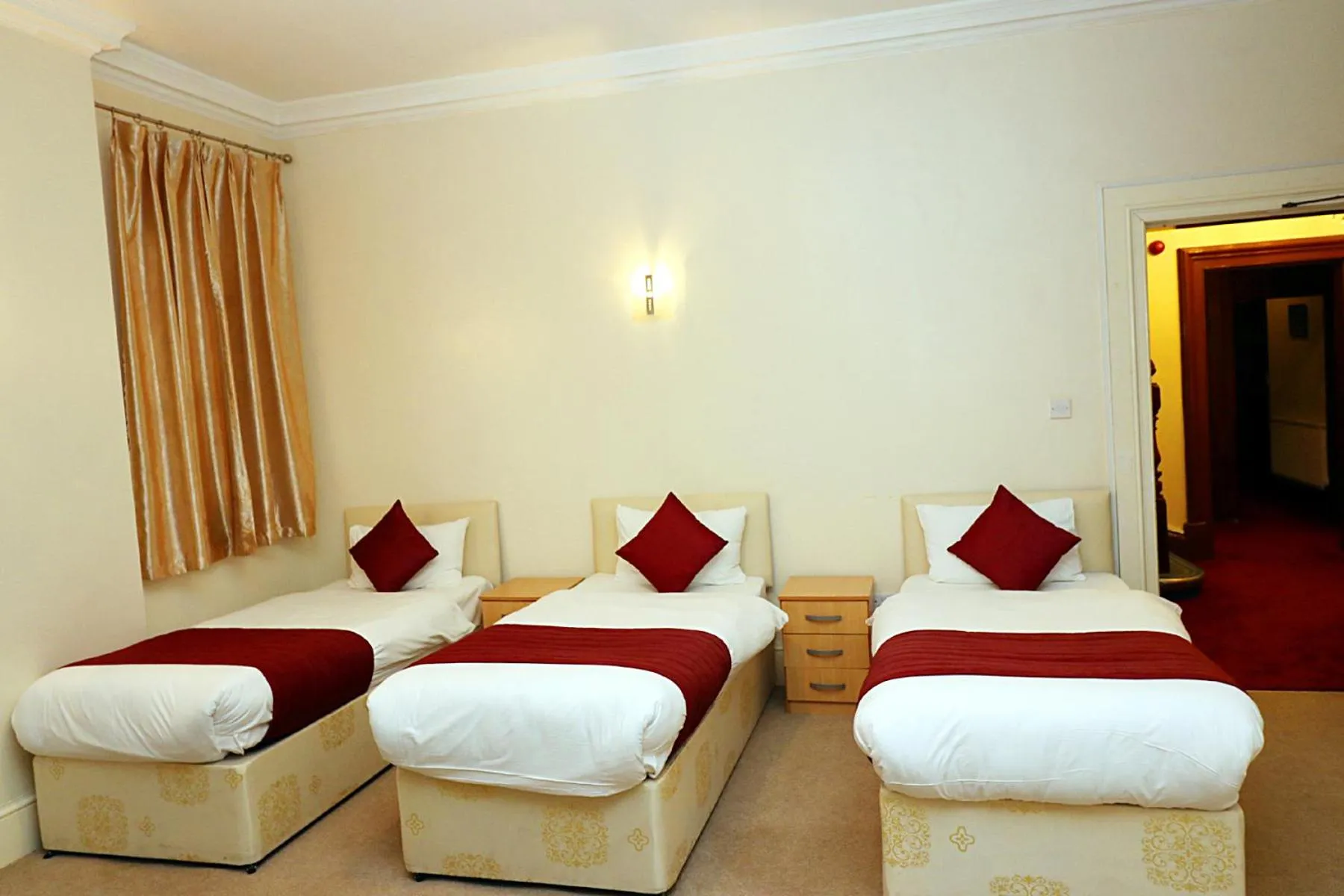 Bed in Gatwick Inn Hotel - For A Peaceful Overnight Stay