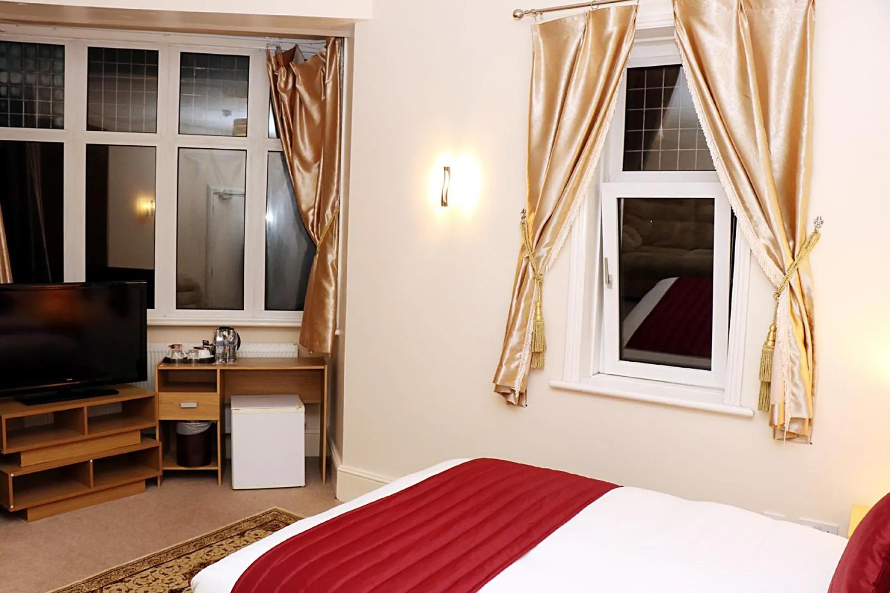 TV/Entertainment Center in Gatwick Inn Hotel - For A Peaceful Overnight Stay