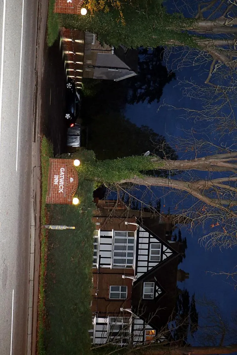Facade/entrance in Gatwick Inn Hotel - For A Peaceful Overnight Stay
