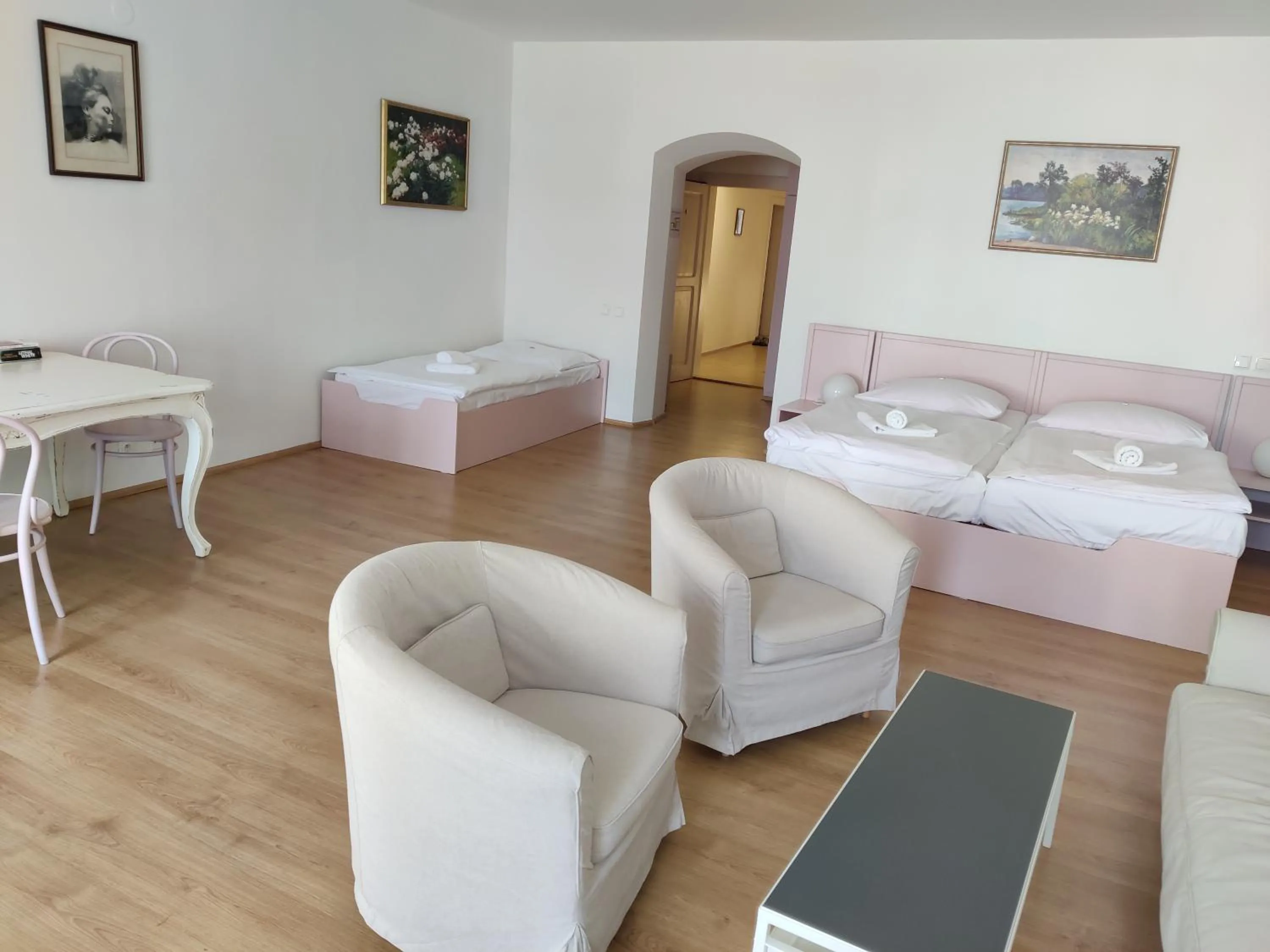 Photo of the whole room in Hotel Celerin