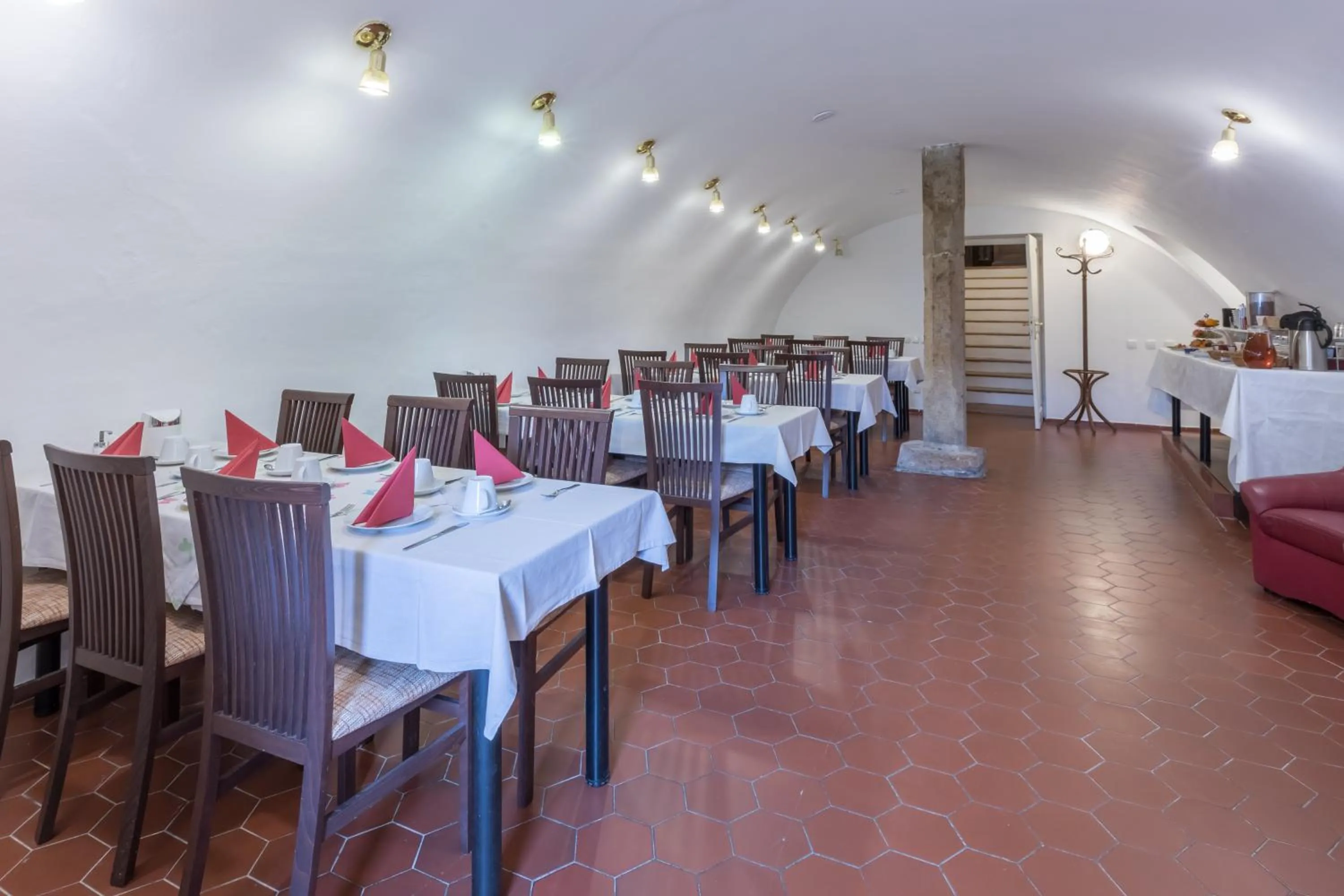 Restaurant/places to eat in Hotel Celerin