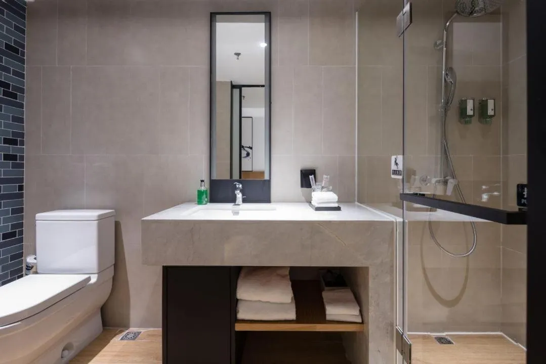 Toilet in Fairfield by Marriott Guangzhou Tianhe Park