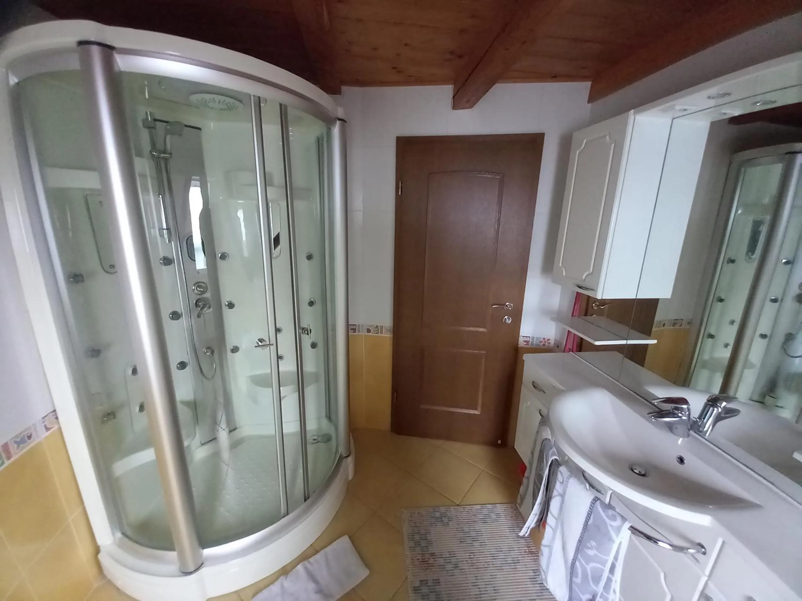 Bathroom in Apartments Tubej