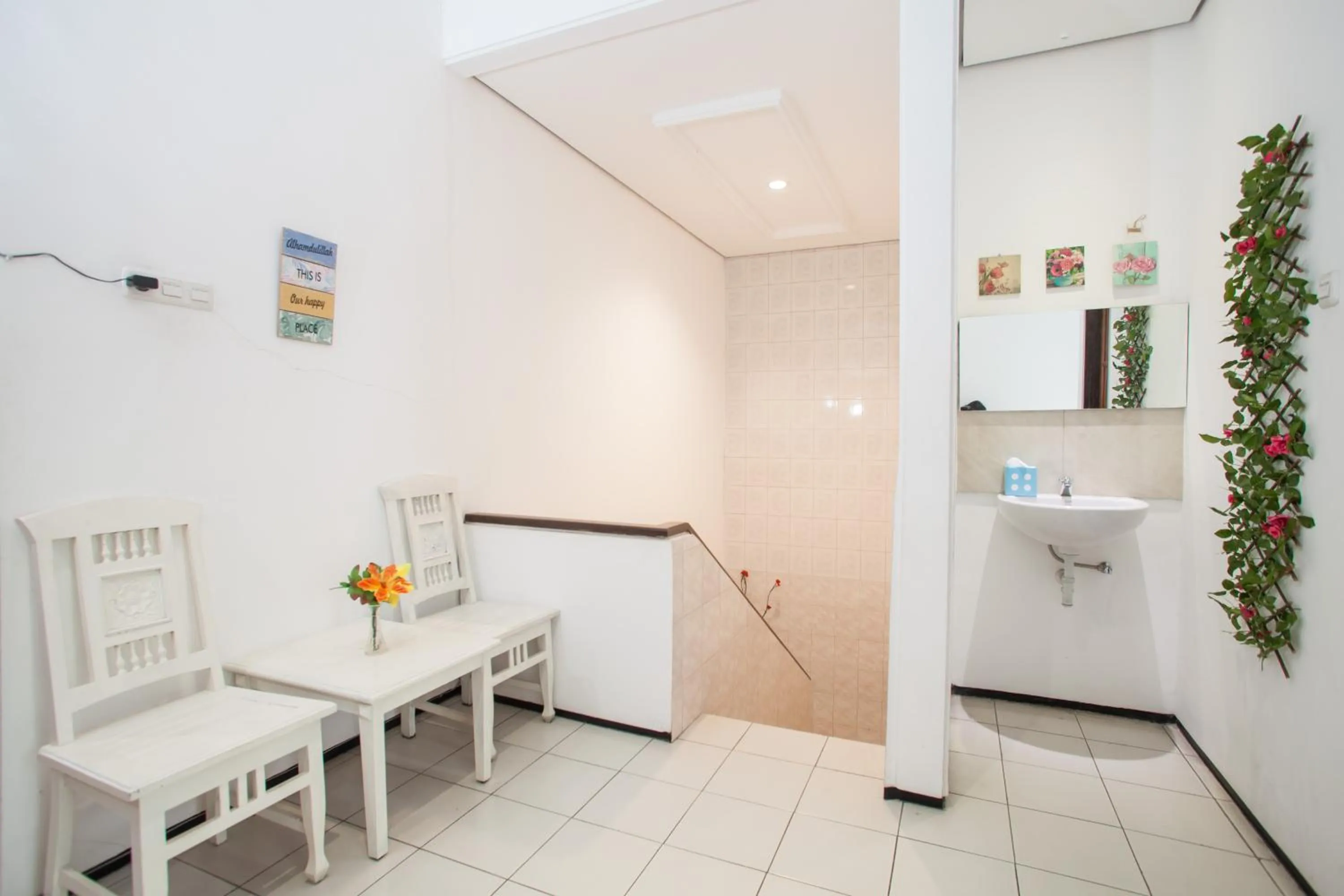 Seating area in RedDoorz near Sanan Malang