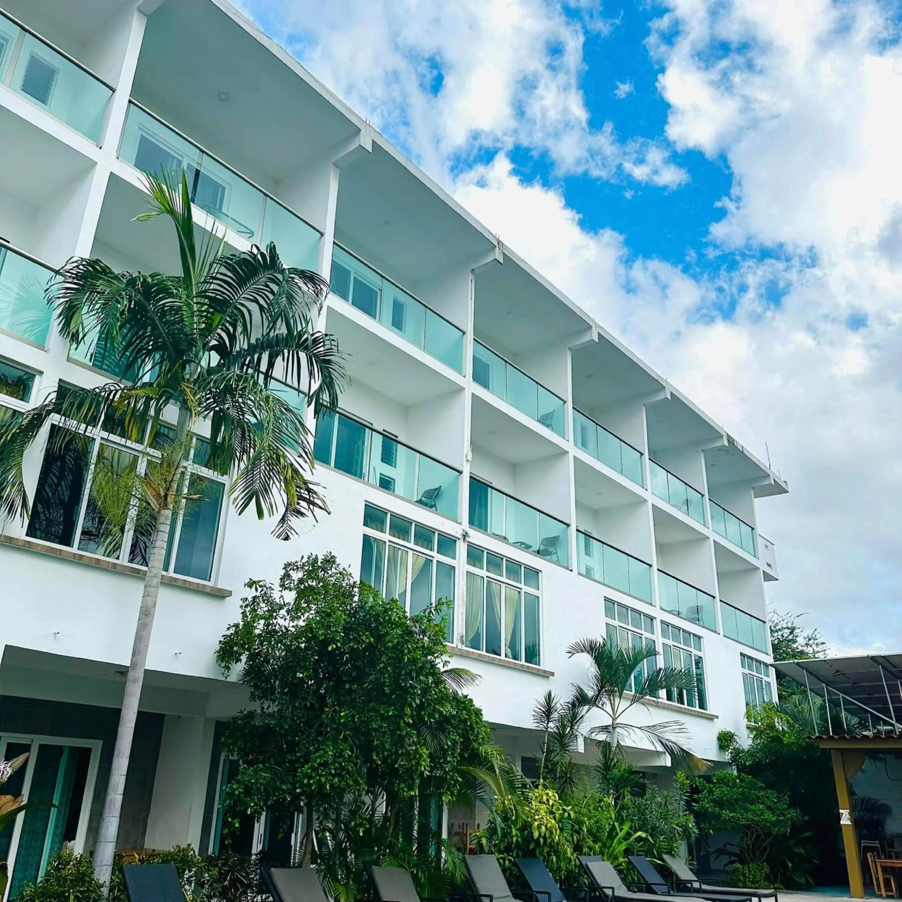 Garden in Hotel Rega Suites Guayabitos - Family & Kitchen