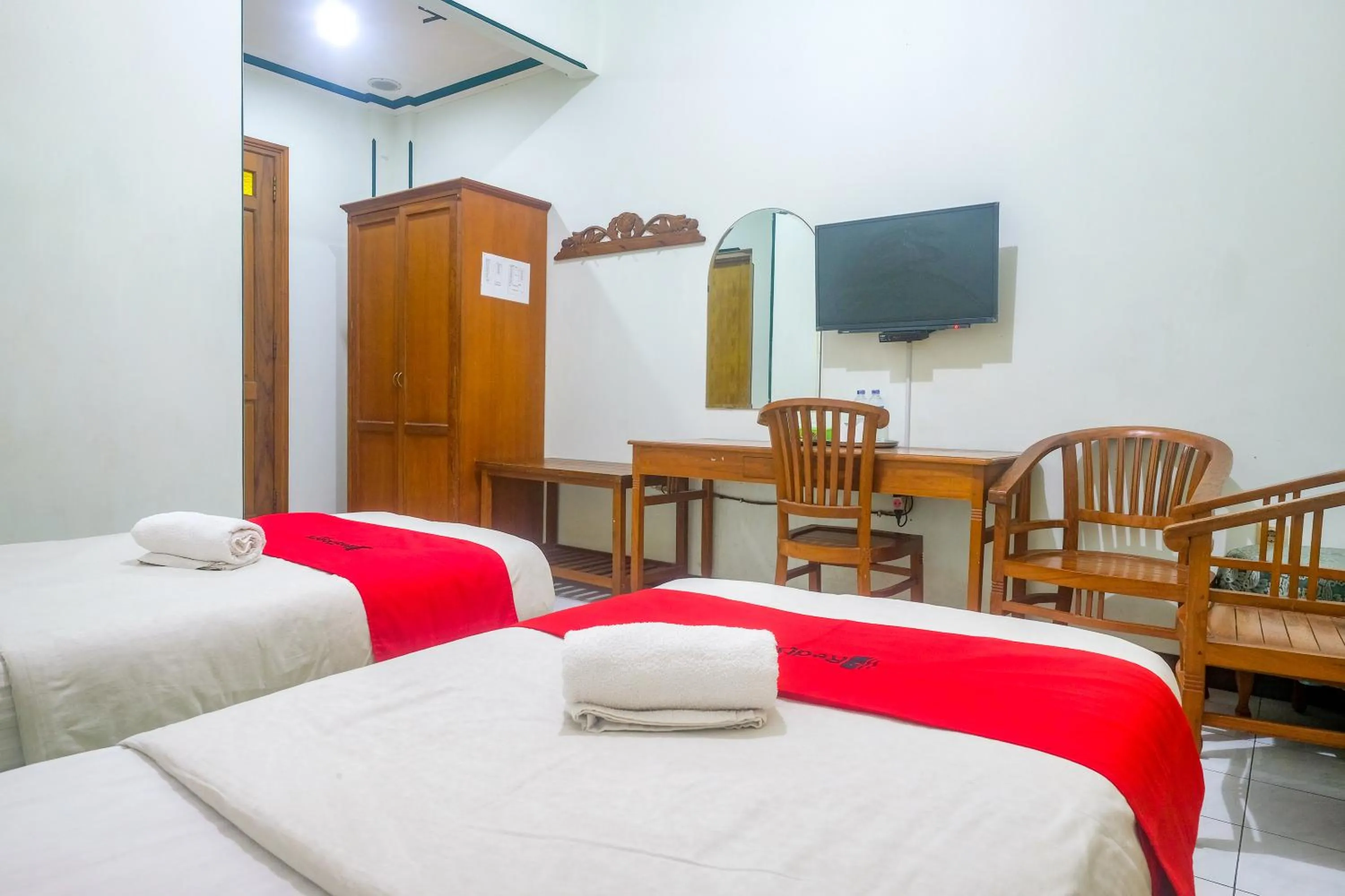 Bedroom, Bed in RedDoorz near XT Square Yogyakarta
