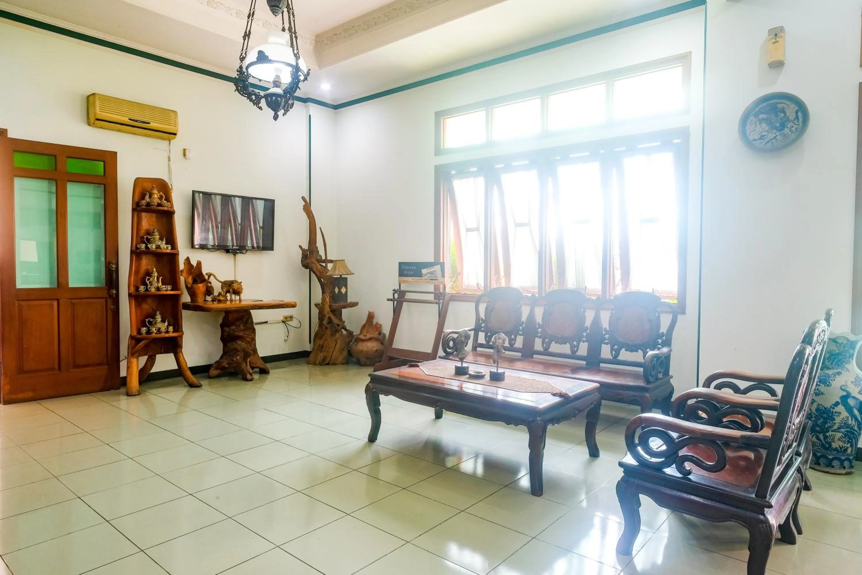 Lobby or reception in RedDoorz near XT Square Yogyakarta