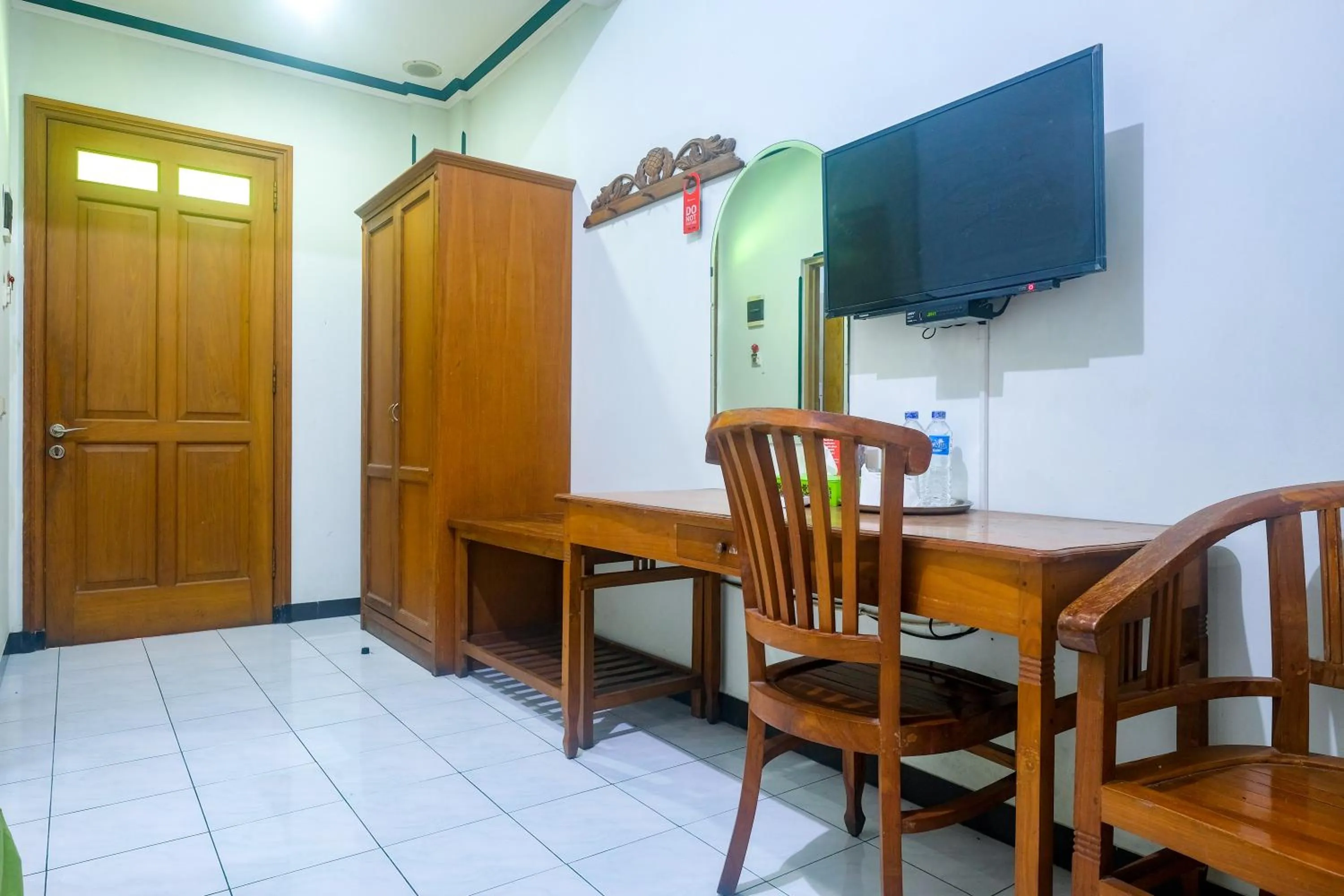 TV and multimedia in RedDoorz near XT Square Yogyakarta