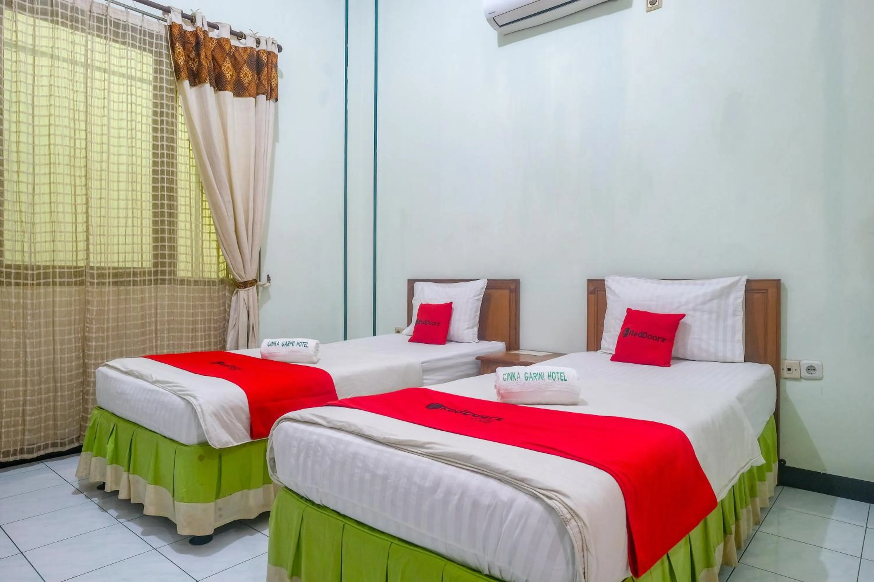 Bedroom, Bed in RedDoorz near XT Square Yogyakarta