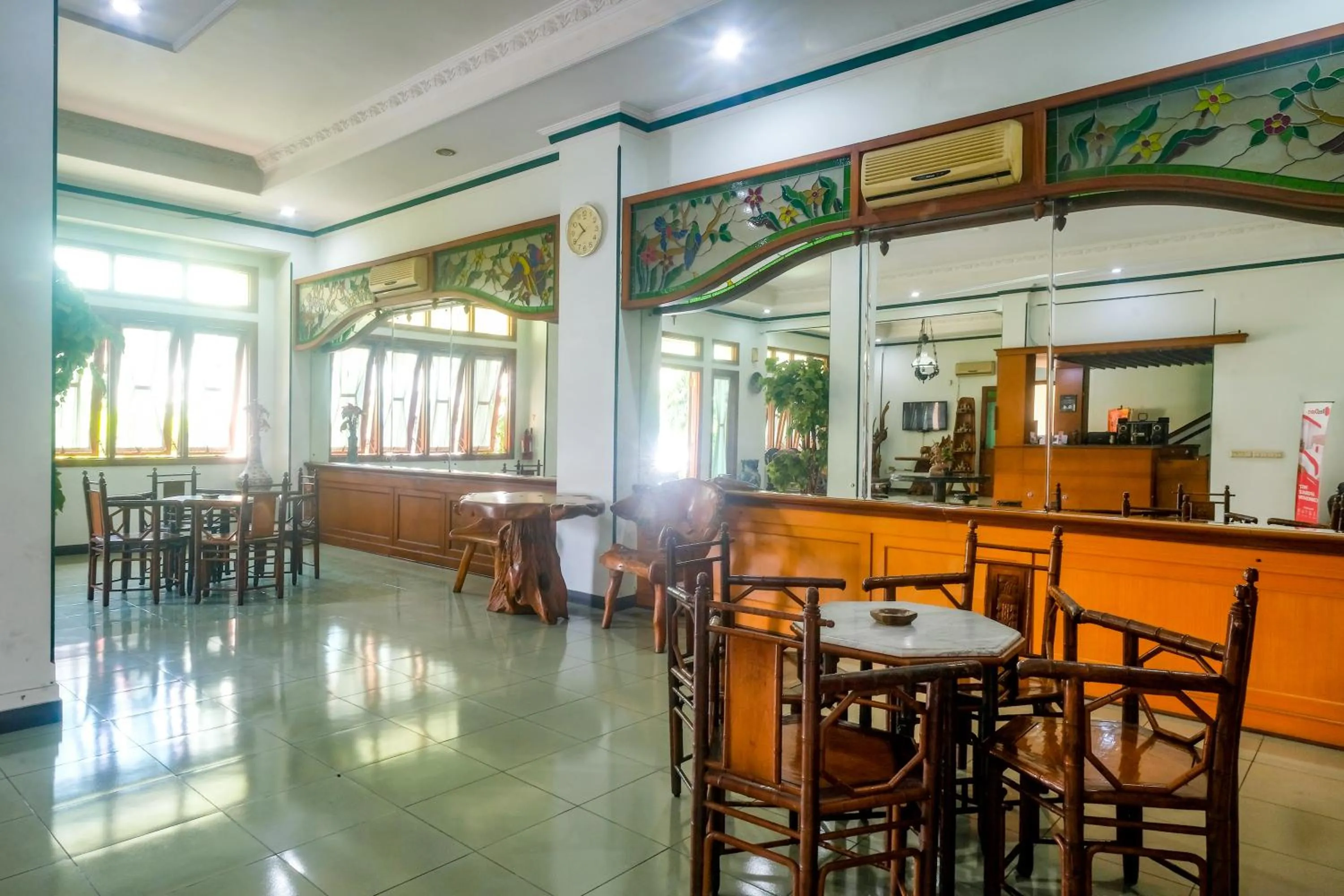 Lobby or reception in RedDoorz near XT Square Yogyakarta