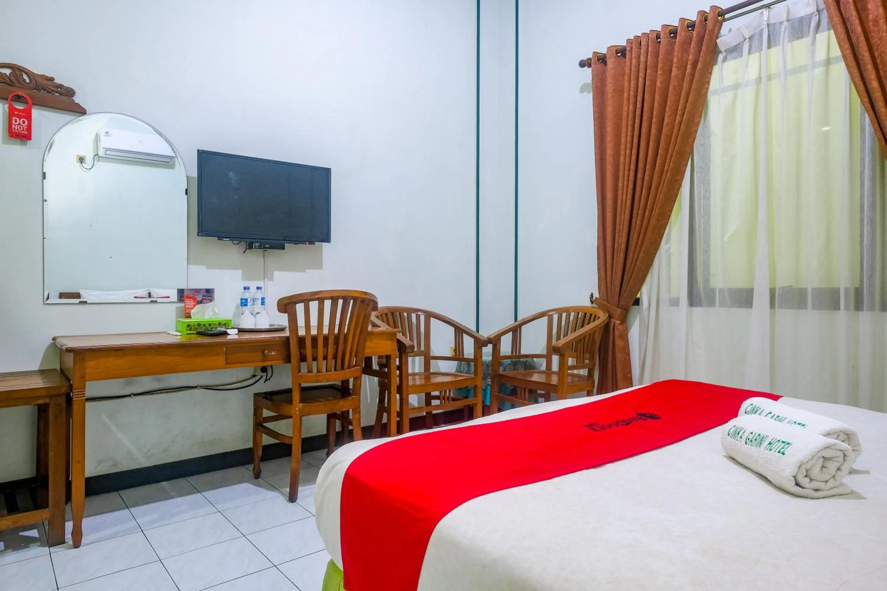 Bedroom, Bed in RedDoorz near XT Square Yogyakarta