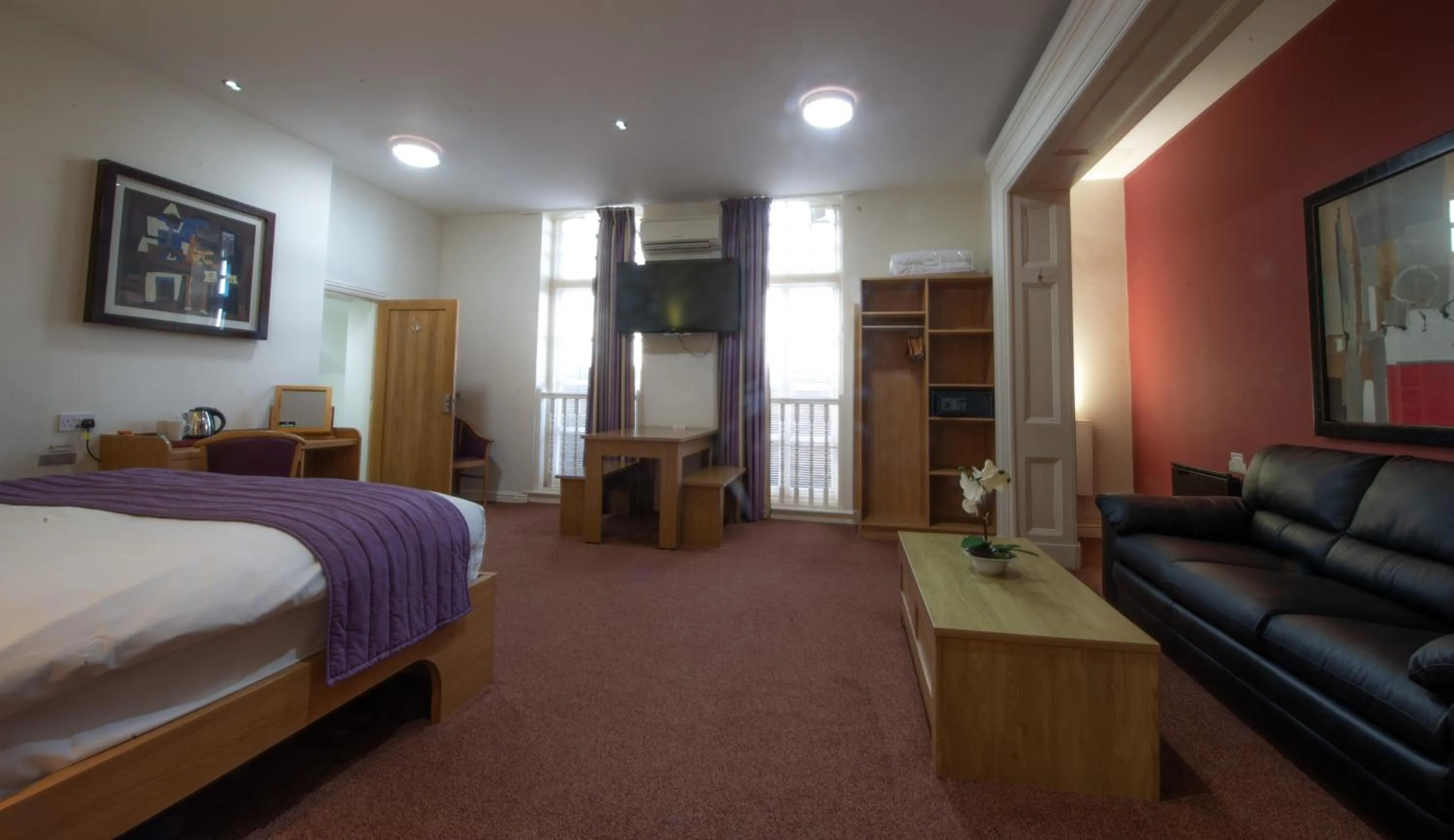 Bedroom, Bed in Fox Connaught London ExCel