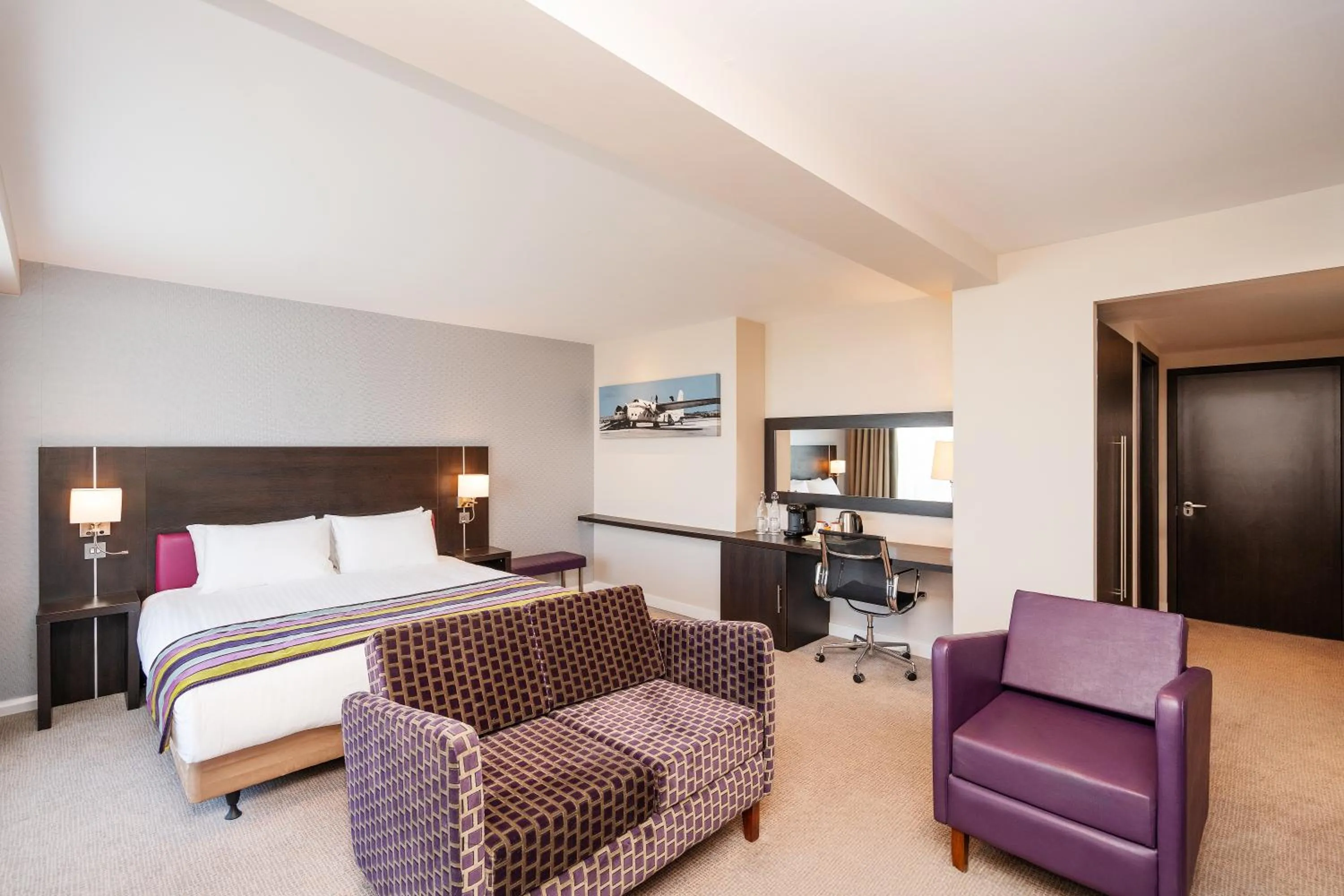 Coffee/tea facilities, Bed in Holiday Inn Southend by IHG