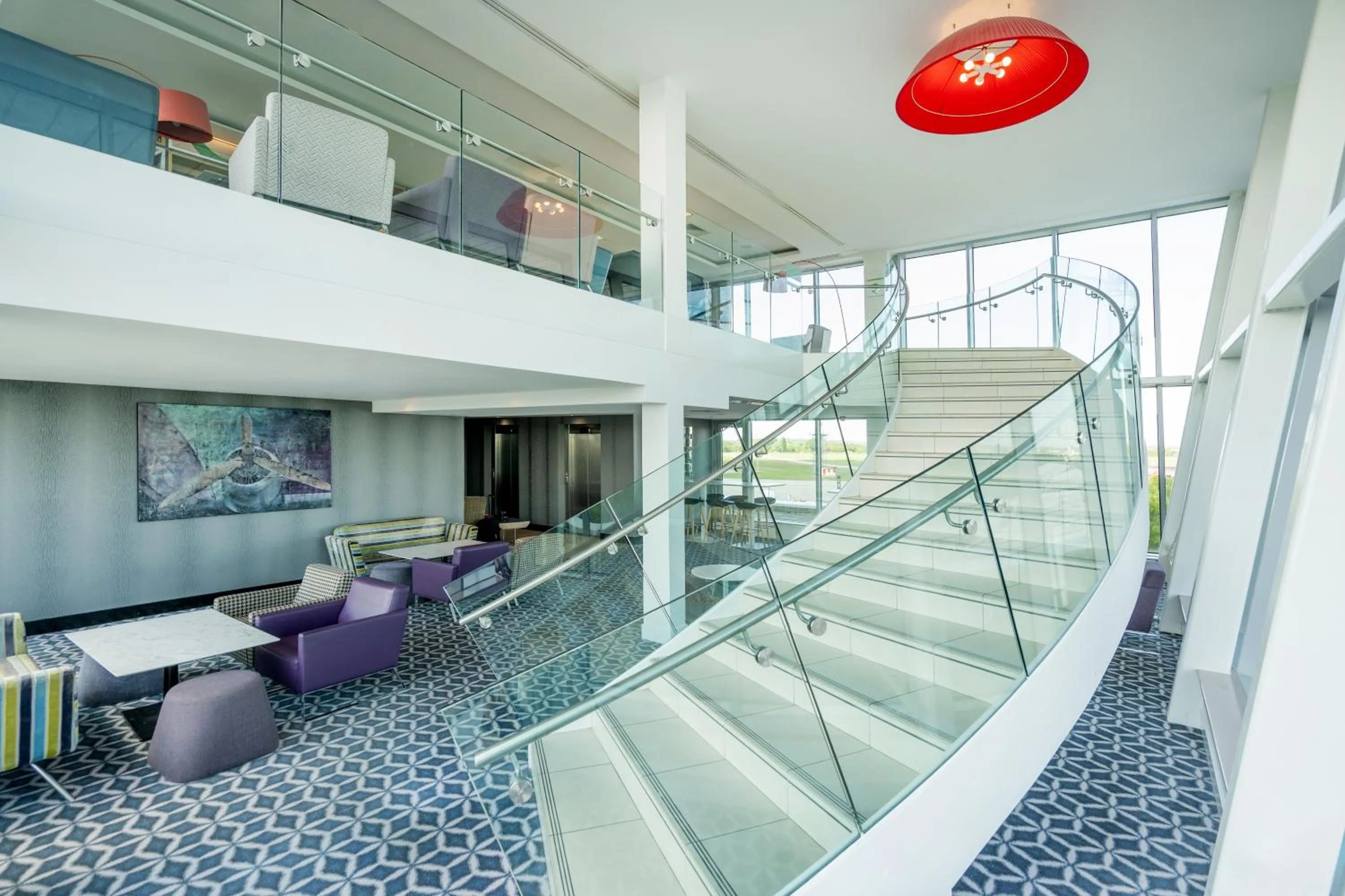 Lounge or bar in Holiday Inn Southend by IHG