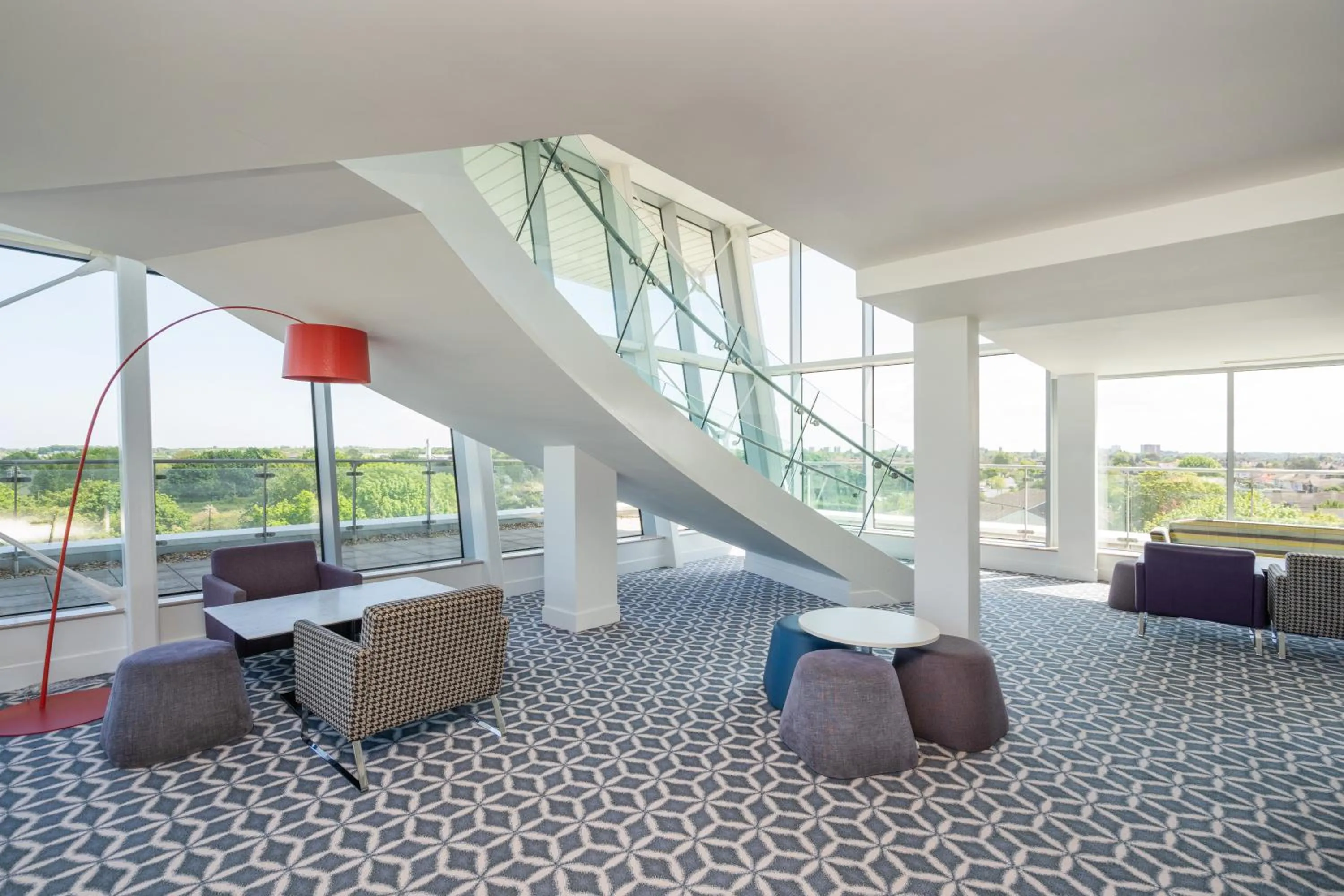 Lounge or bar in Holiday Inn Southend by IHG