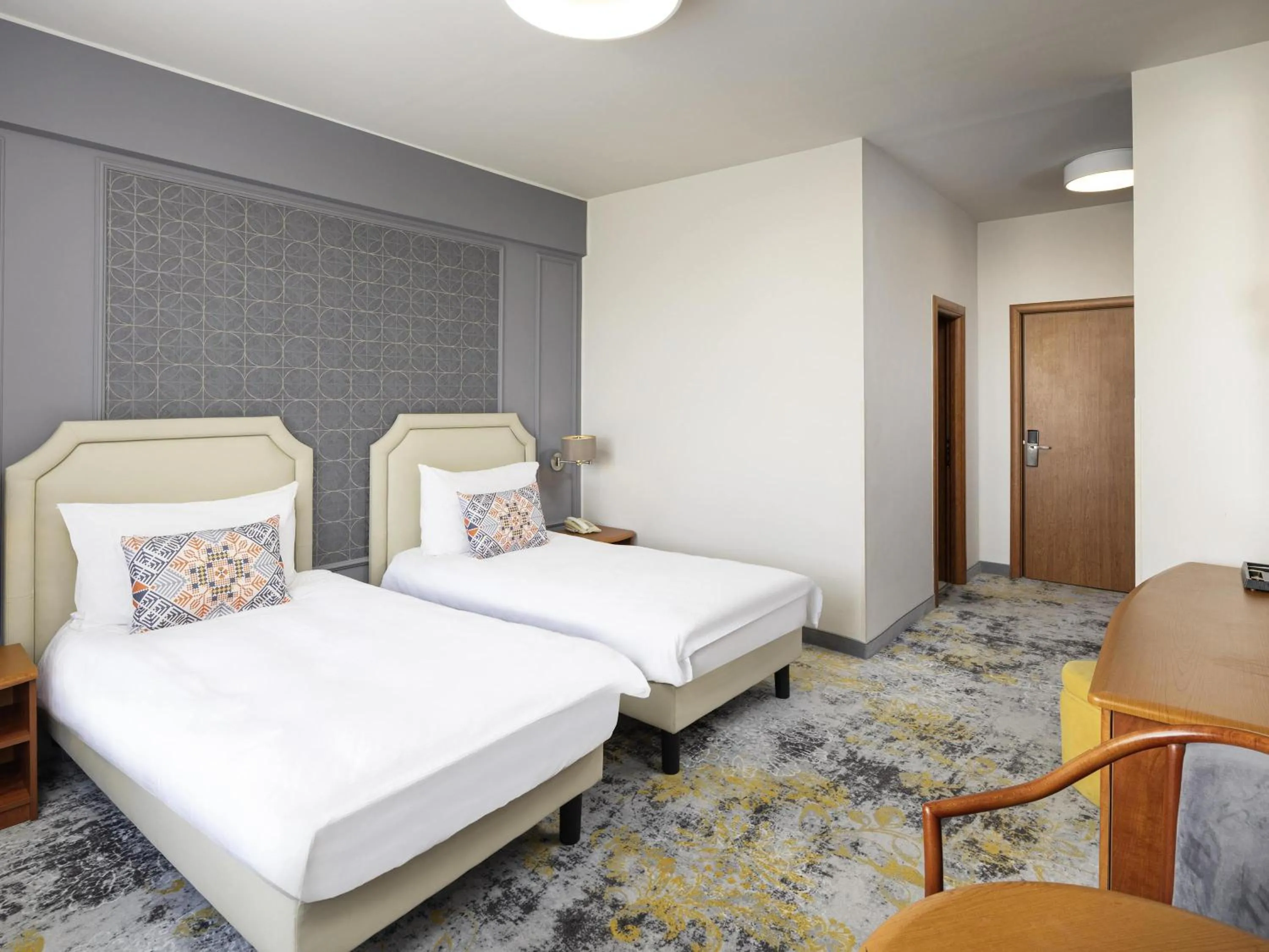 Bedroom, Bed in Mercure Sibiu Airport