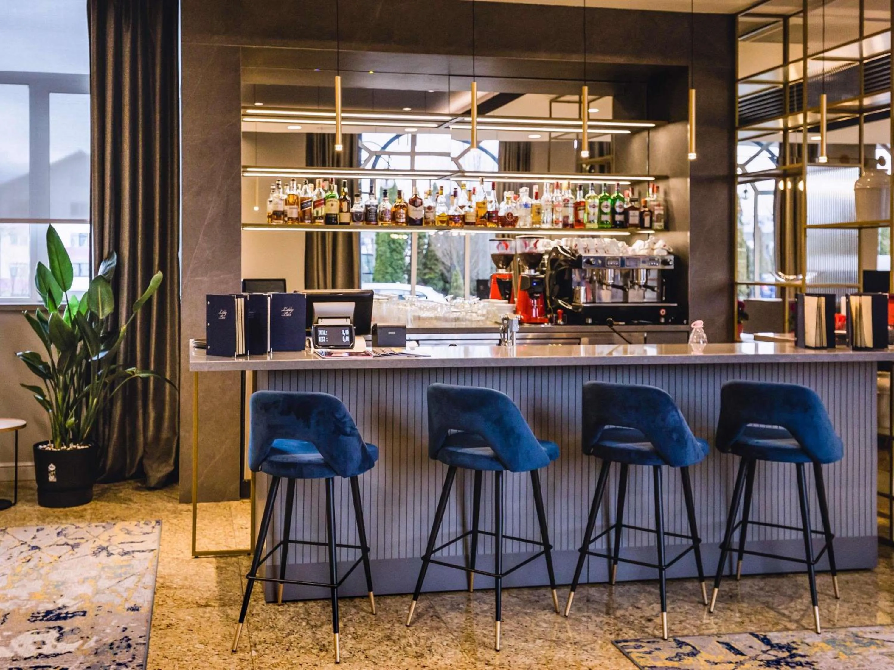 Lounge or bar in Mercure Sibiu Airport