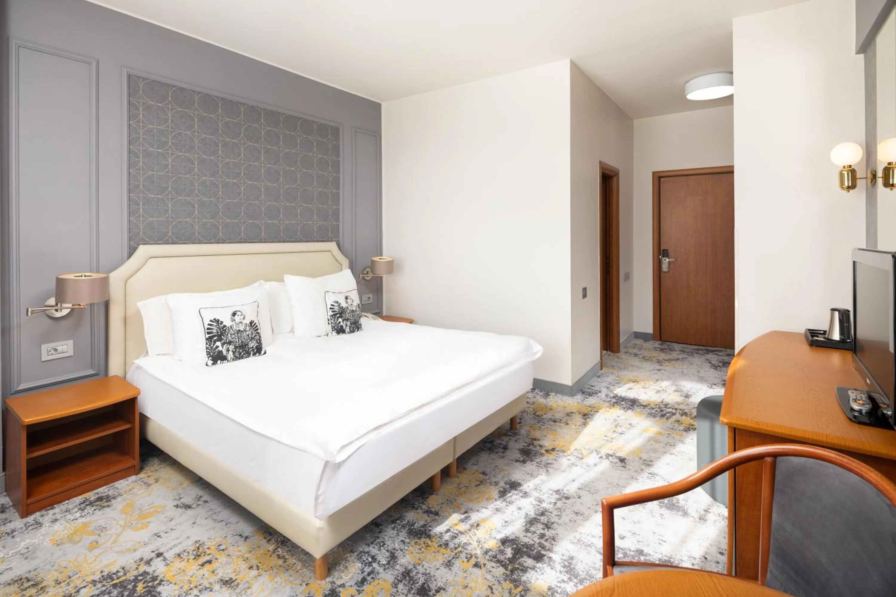 Photo of the whole room, Bed in Mercure Sibiu Airport