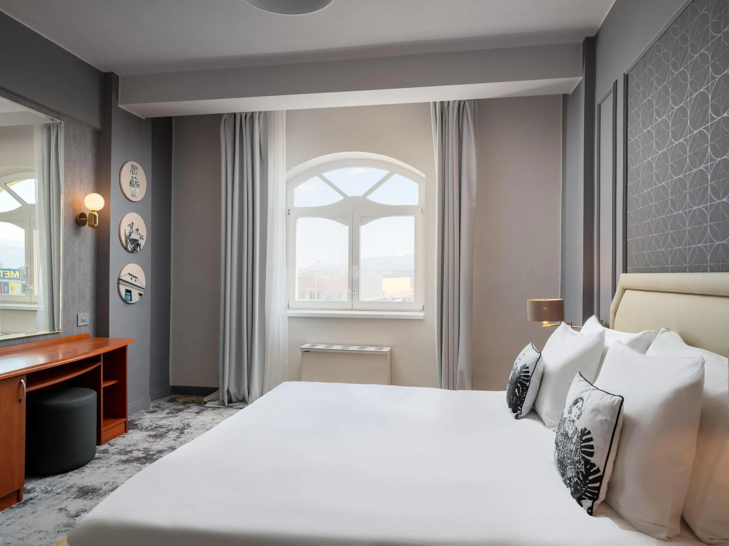 Bedroom, Bed in Mercure Sibiu Airport