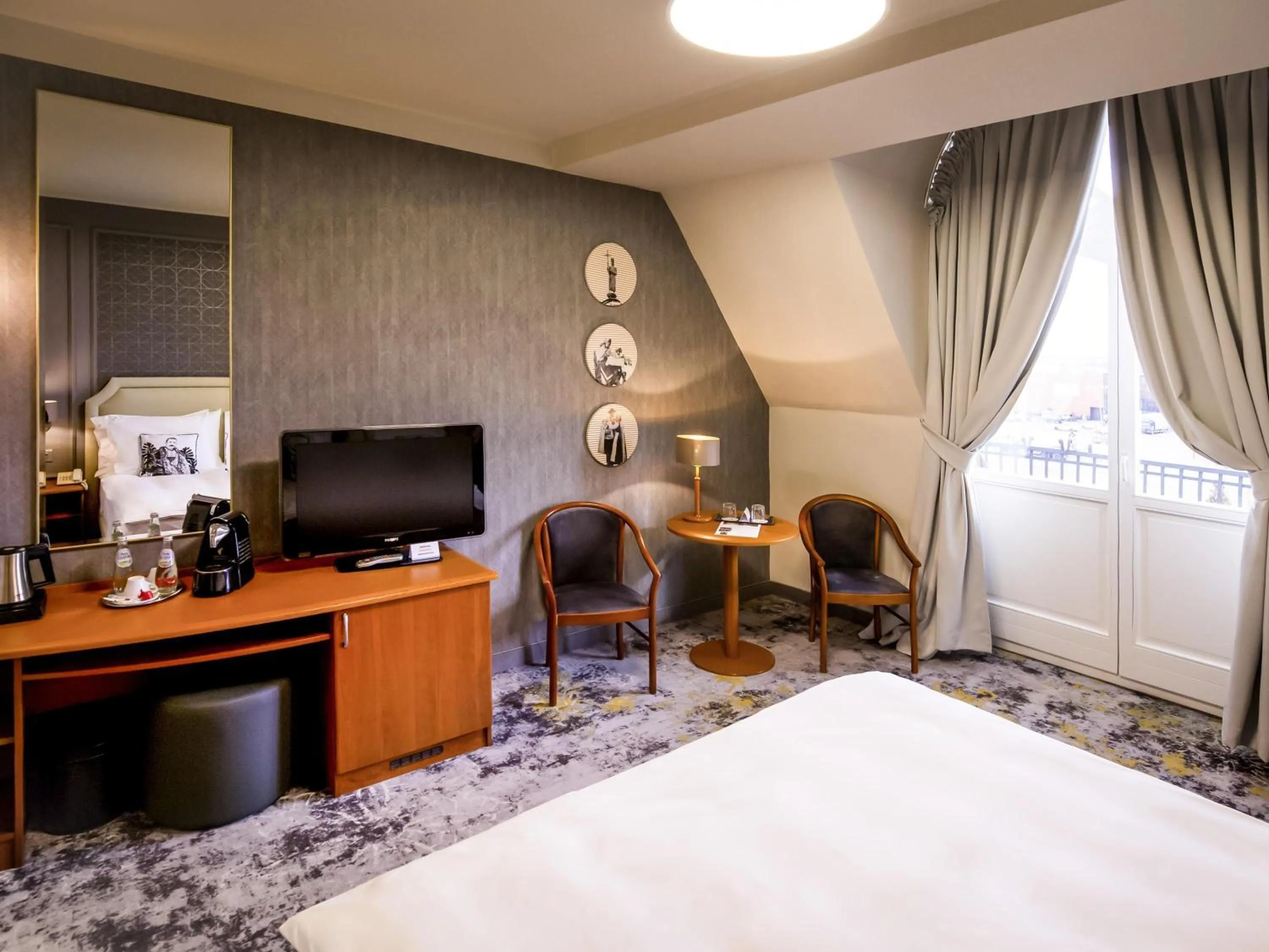 Bedroom, Bed in Mercure Sibiu Airport