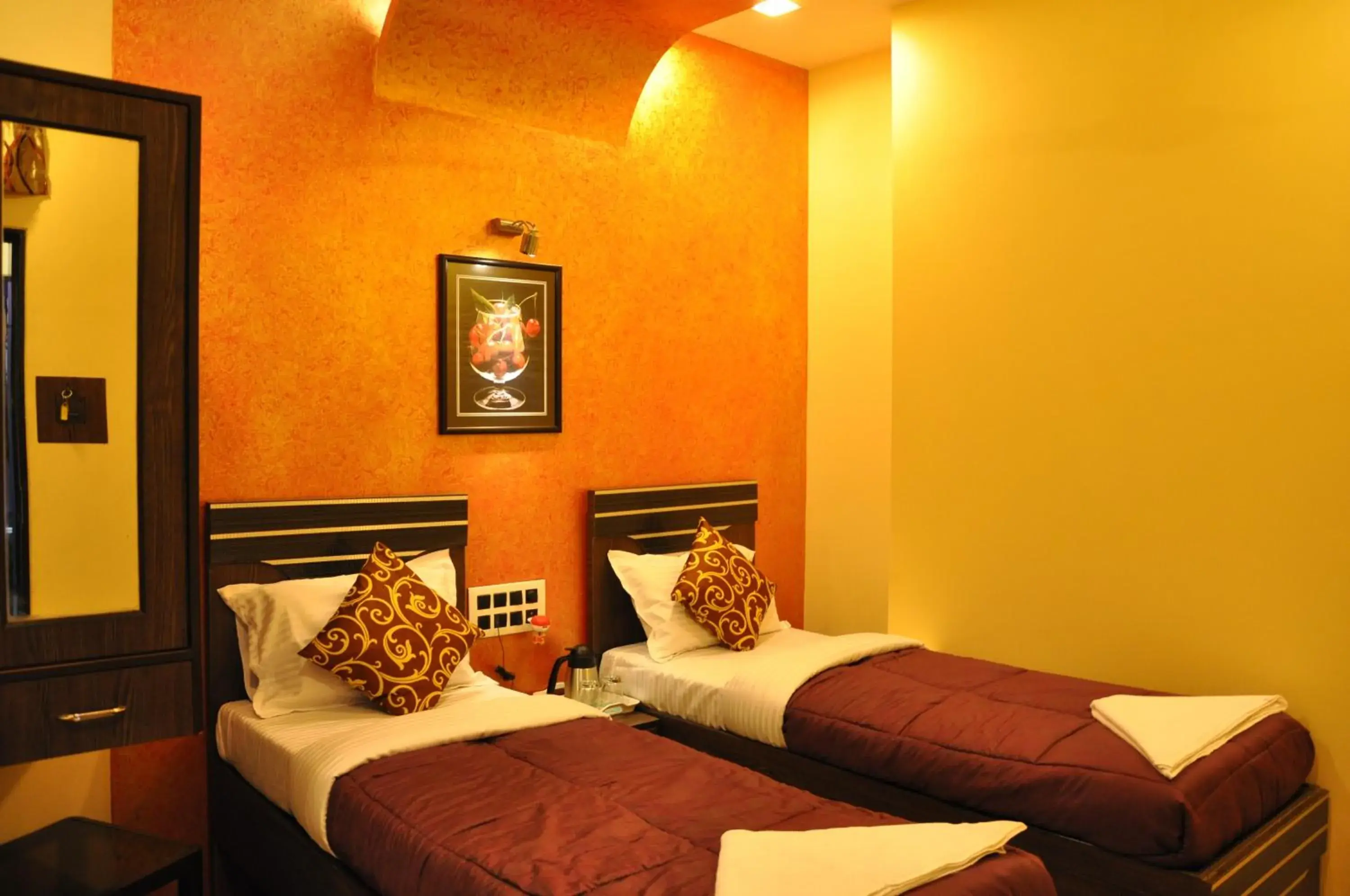 Standard Double Room with Fan in Hotel Planet Plaza Standard Double Room with Fan in Hotel Planet Plaza