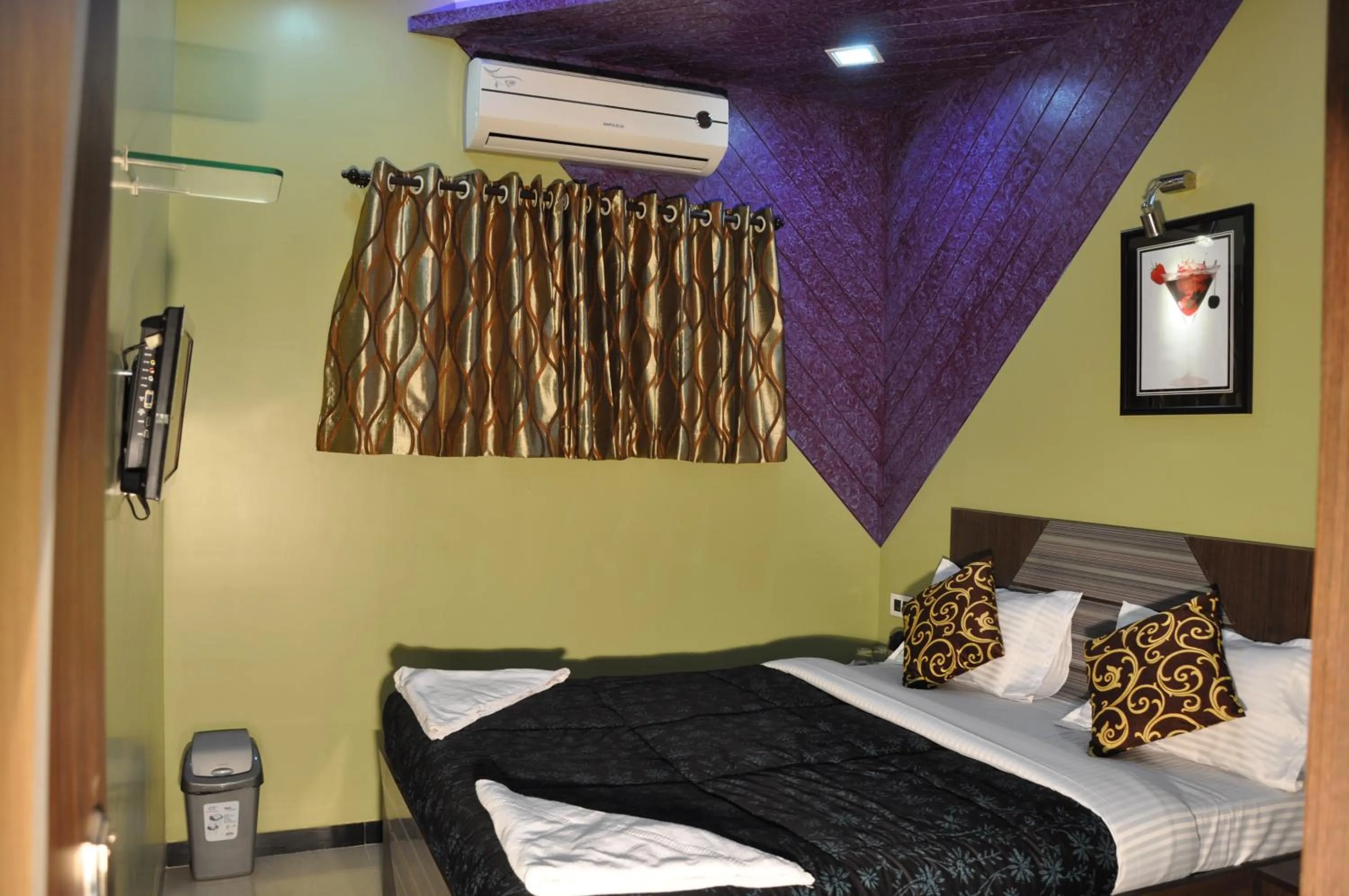 Bedroom, Bed in Hotel Planet Plaza