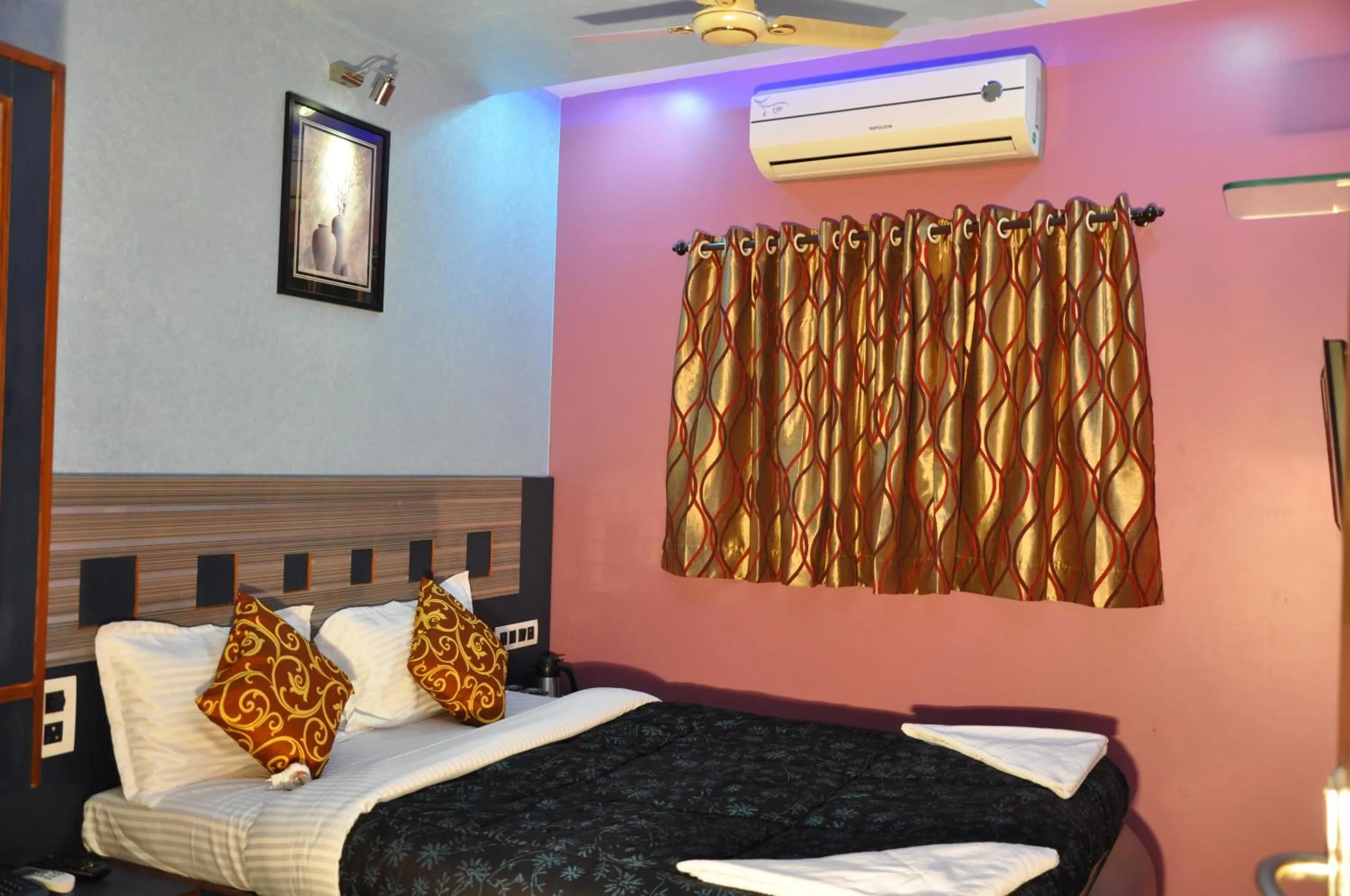 Bedroom, Bed in Hotel Planet Plaza