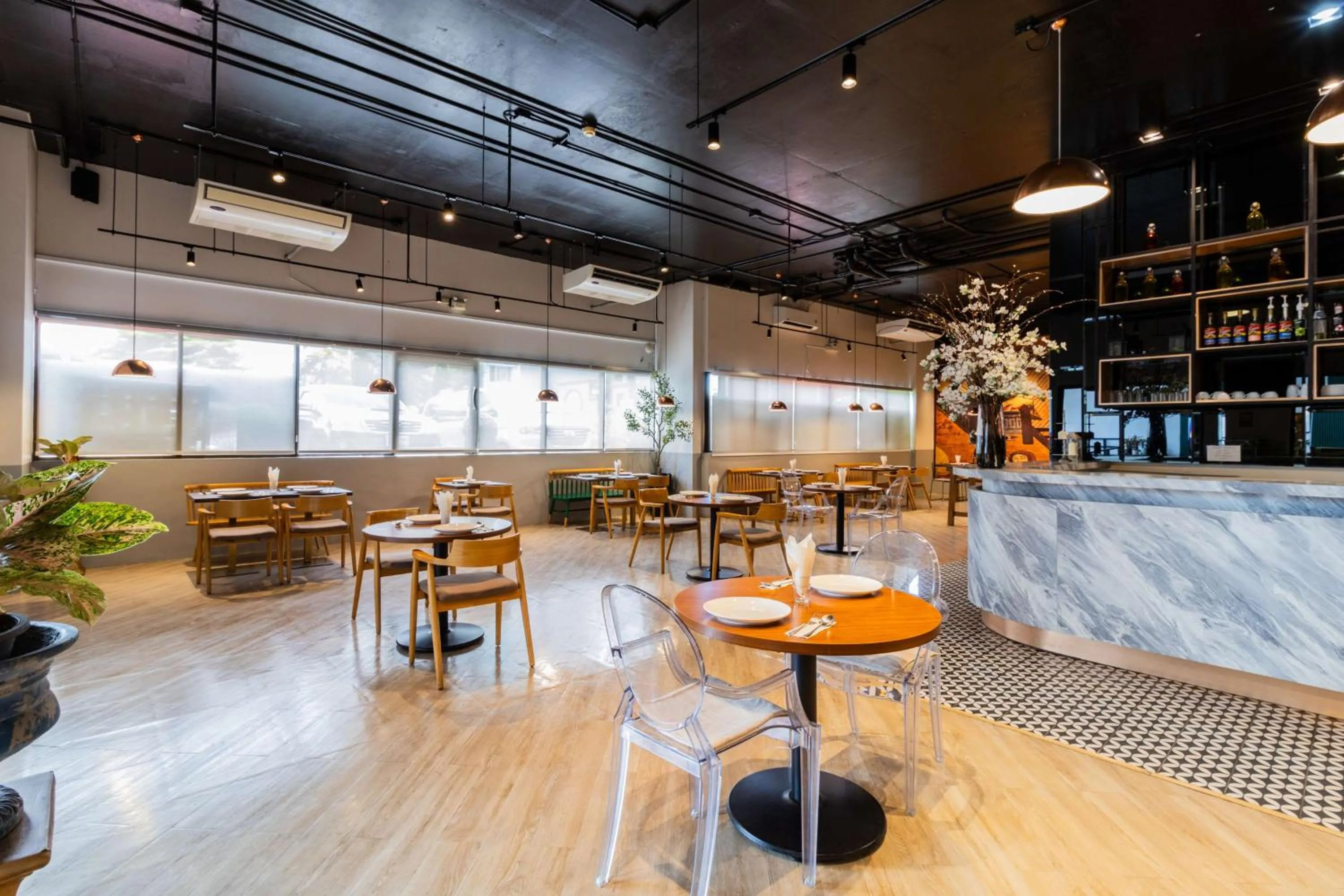 Restaurant/places to eat in SureStay By Best Western Iconic Suvarnabhumi