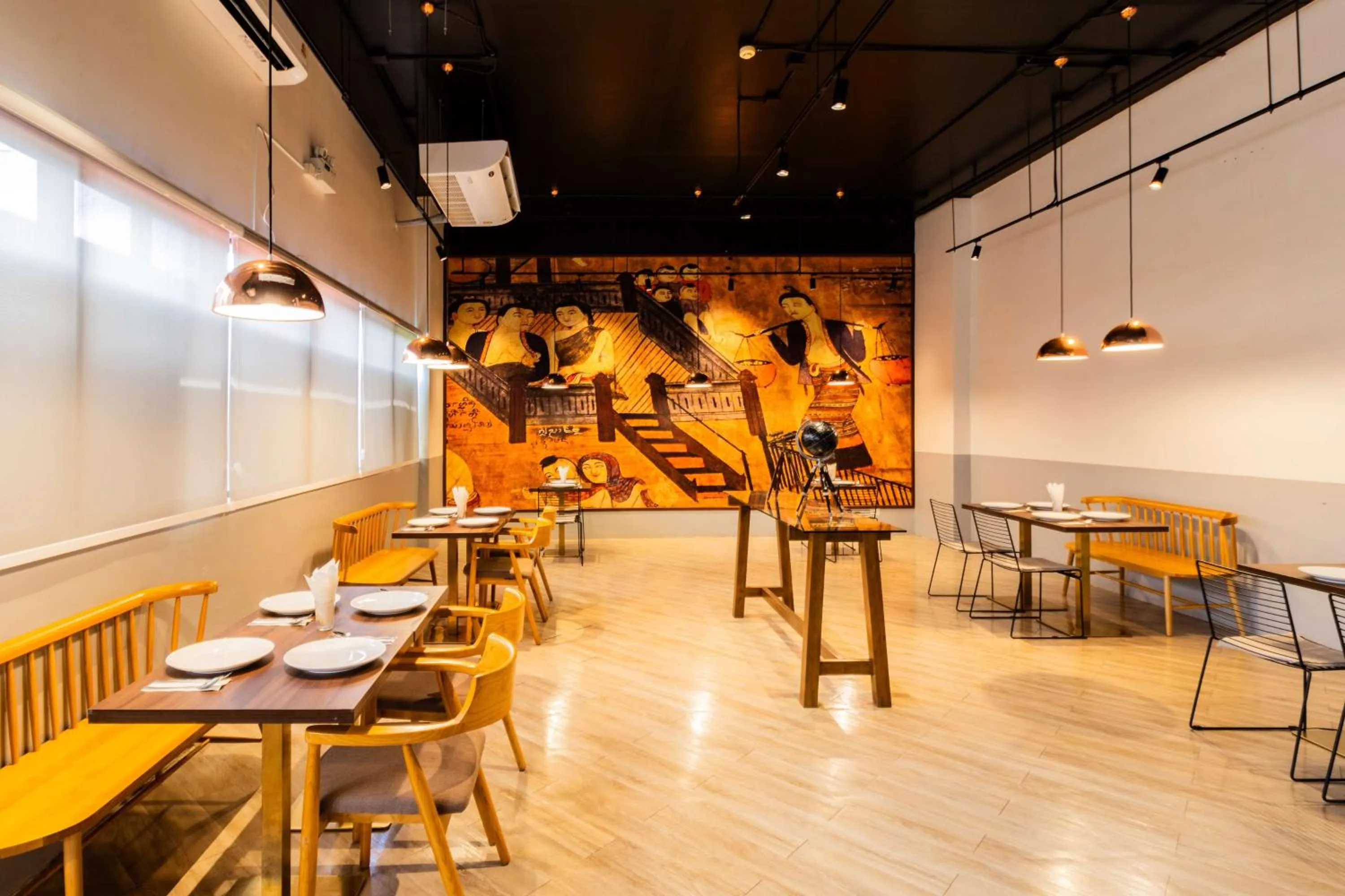 Restaurant/places to eat in SureStay By Best Western Iconic Suvarnabhumi