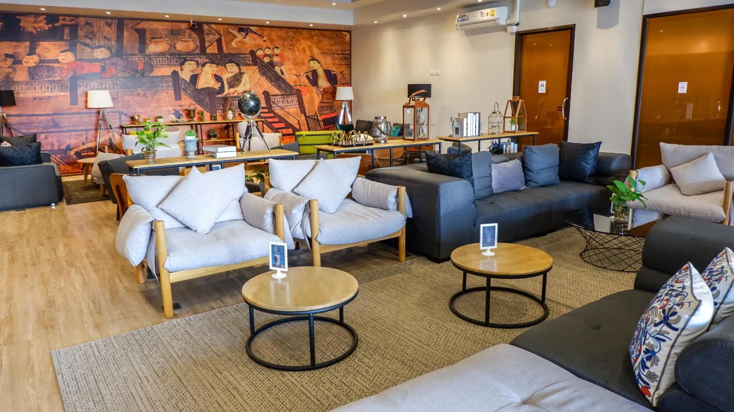 Lobby or reception in SureStay By Best Western Iconic Suvarnabhumi