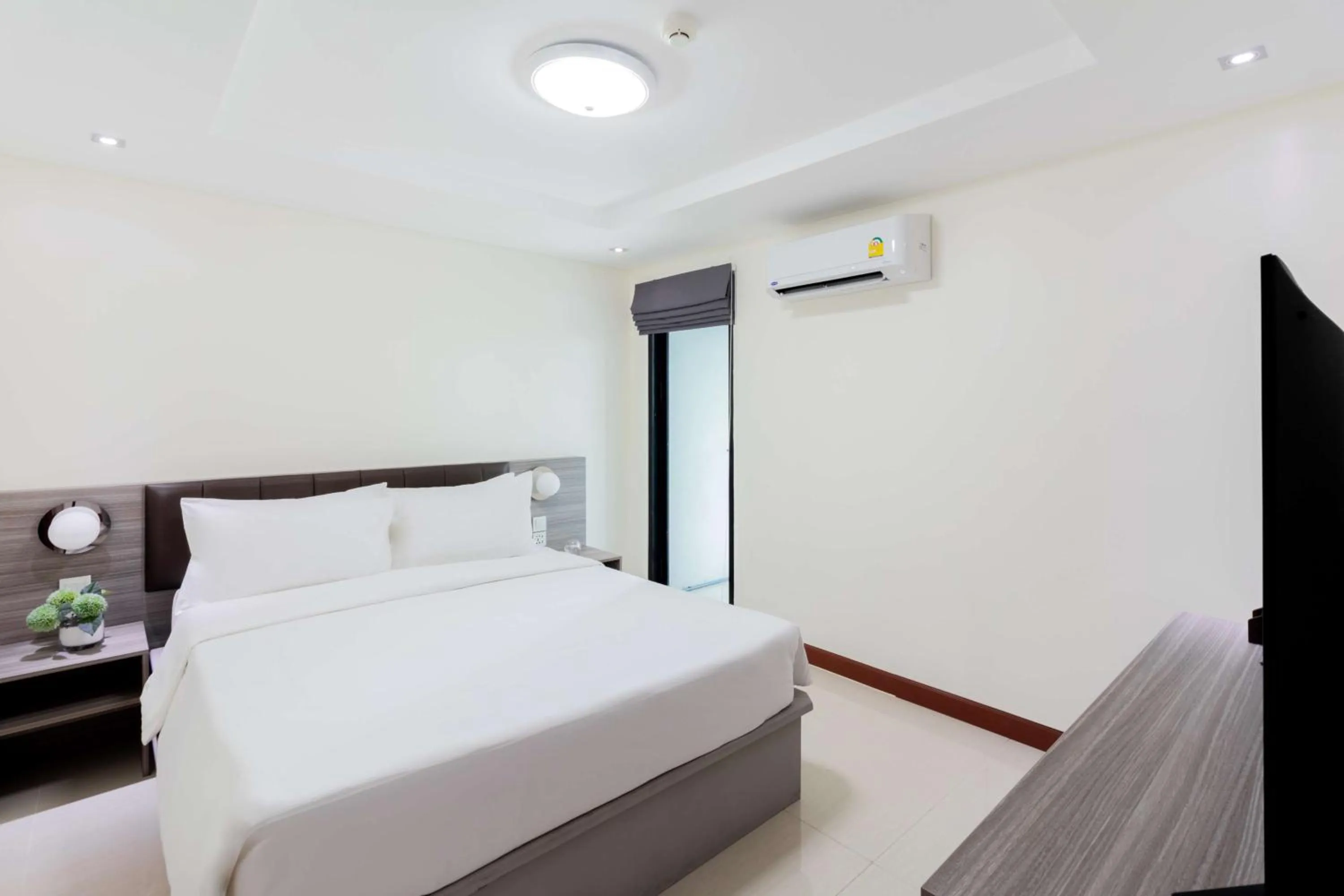 Photo of the whole room, Bed in SureStay By Best Western Iconic Suvarnabhumi