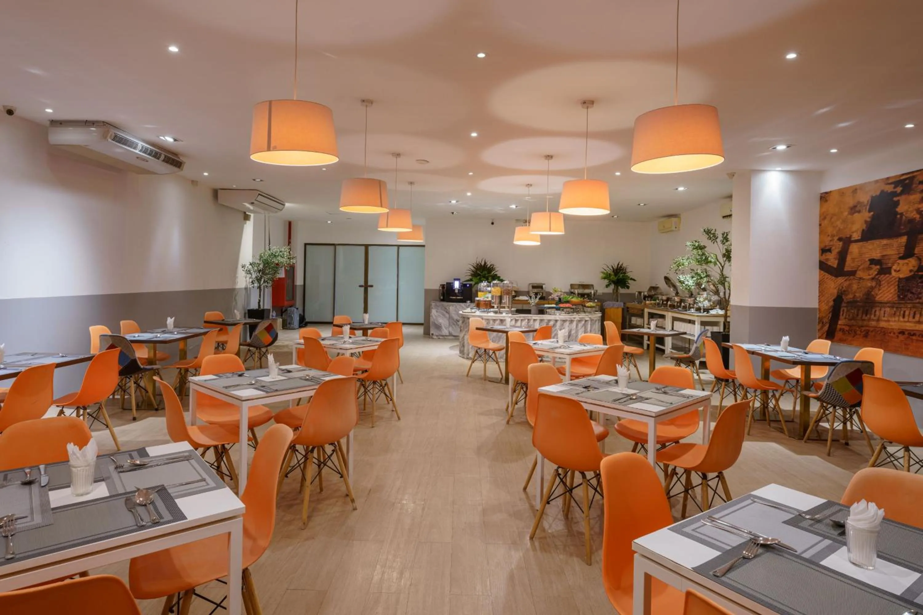 Restaurant/places to eat in SureStay By Best Western Iconic Suvarnabhumi