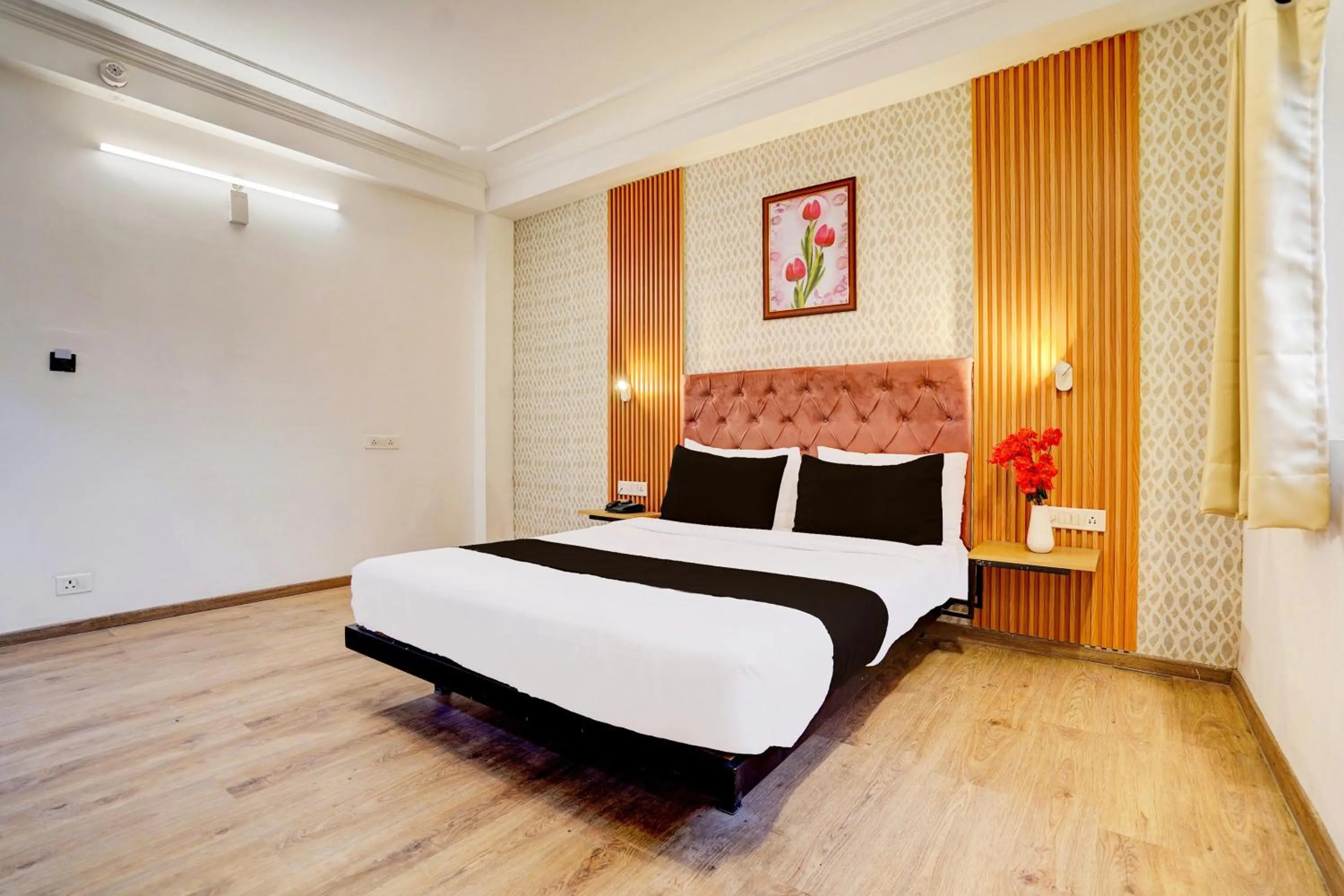 Bedroom, Bed in Townhouse Jageer Palace Near Mayapuri Chowk