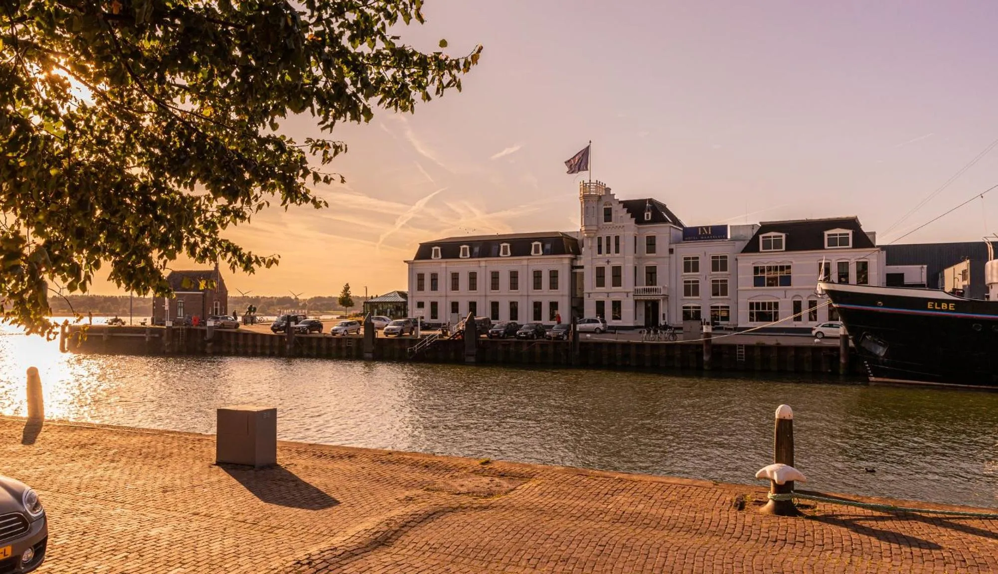 Property building in Hotel Maassluis