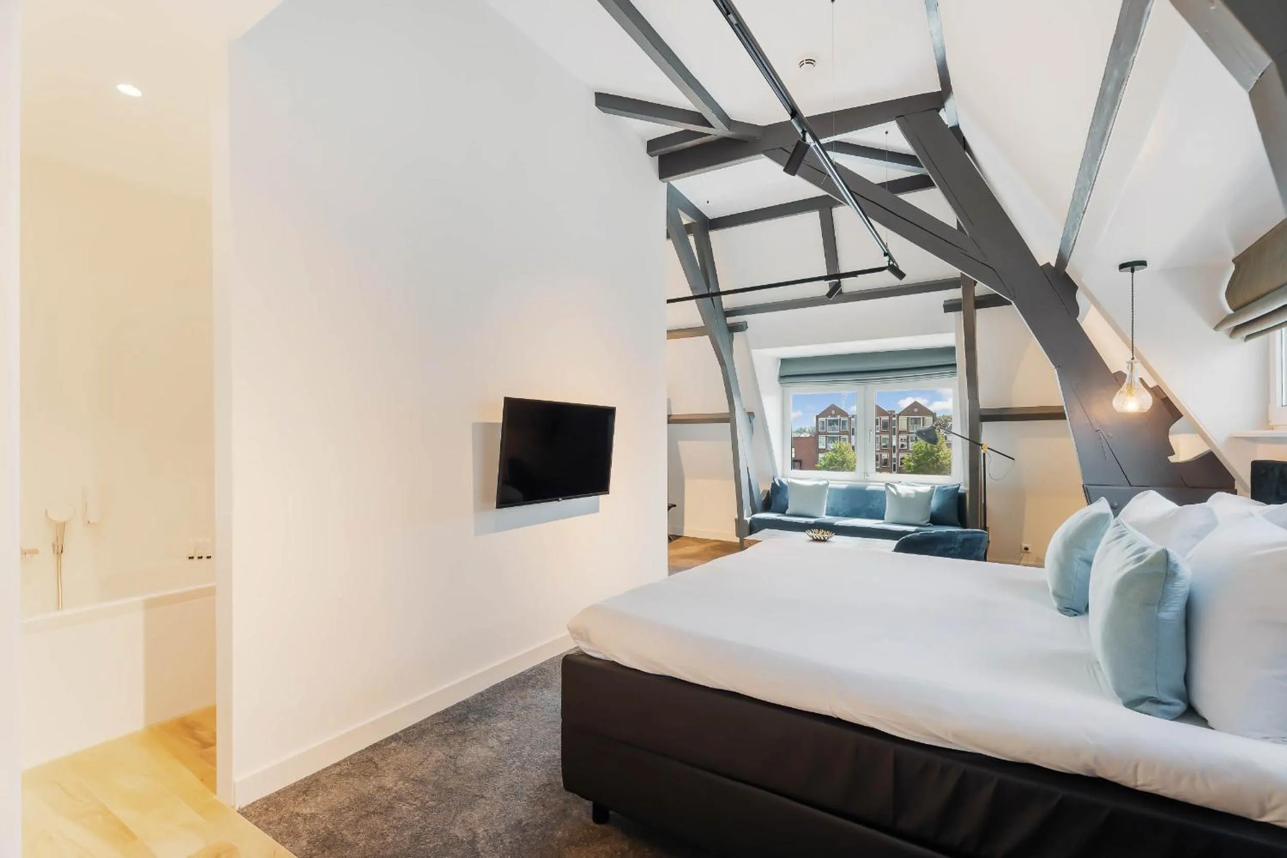 Coffee/tea facilities, Bed in Hotel Maassluis