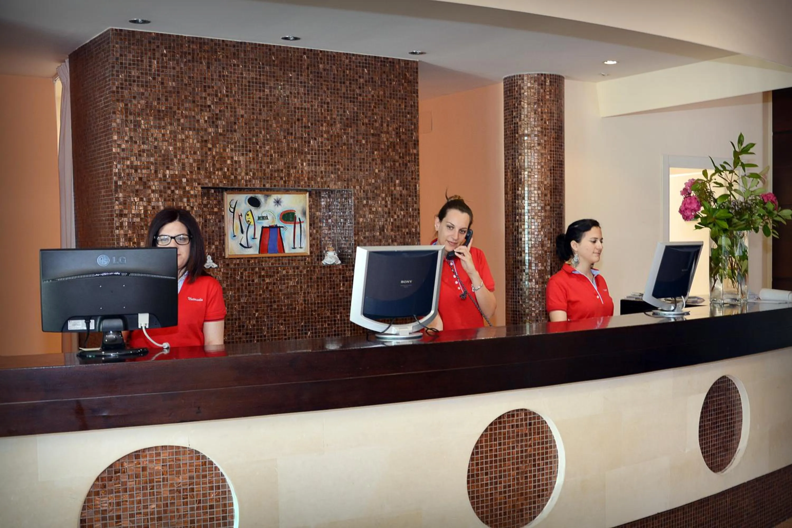 Staff in Hotel Thàlas Club